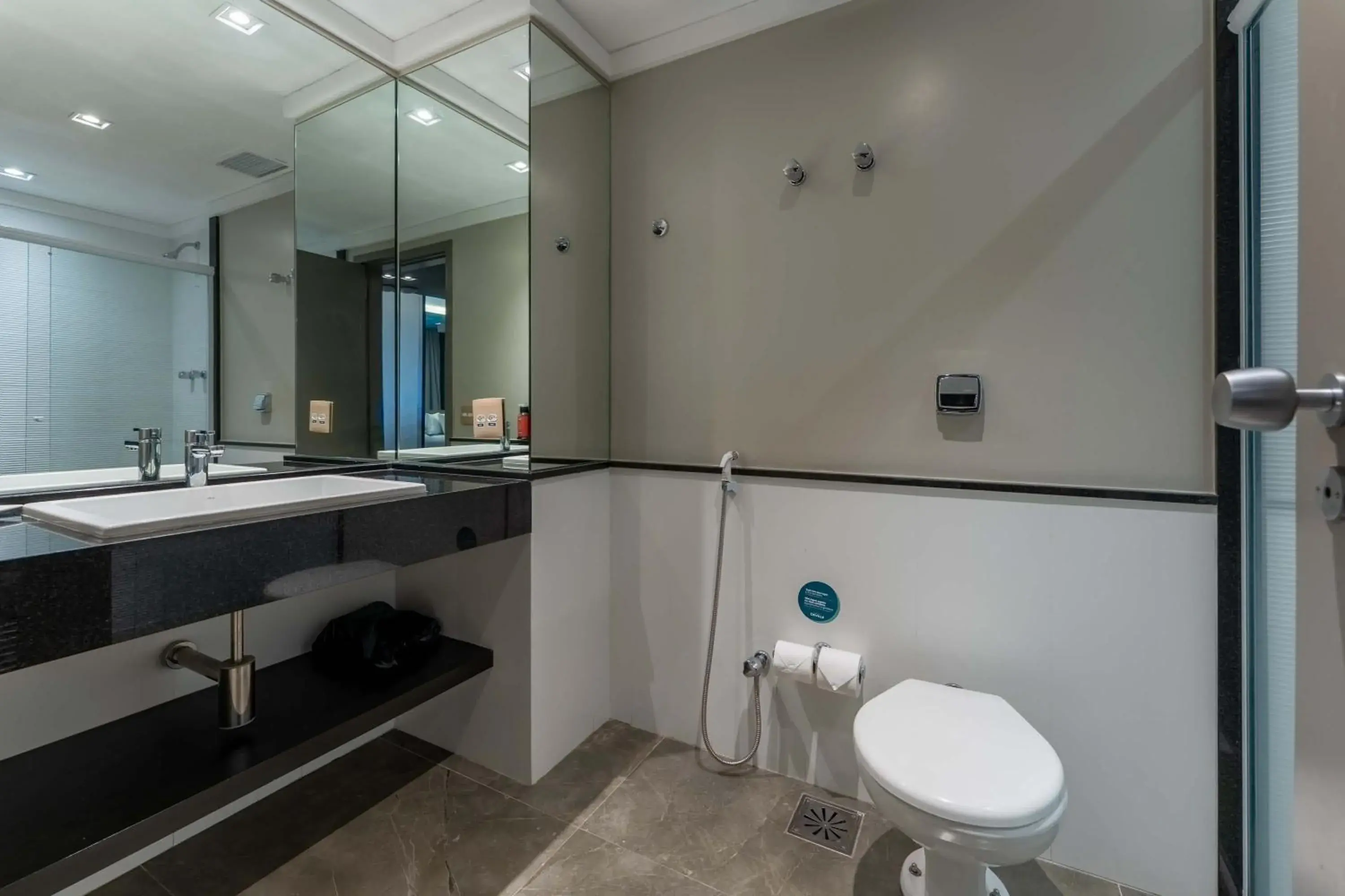 Bathroom in Hotel Deville Prime Cuiabá Bathroom in Hotel Deville Prime Cuiabá