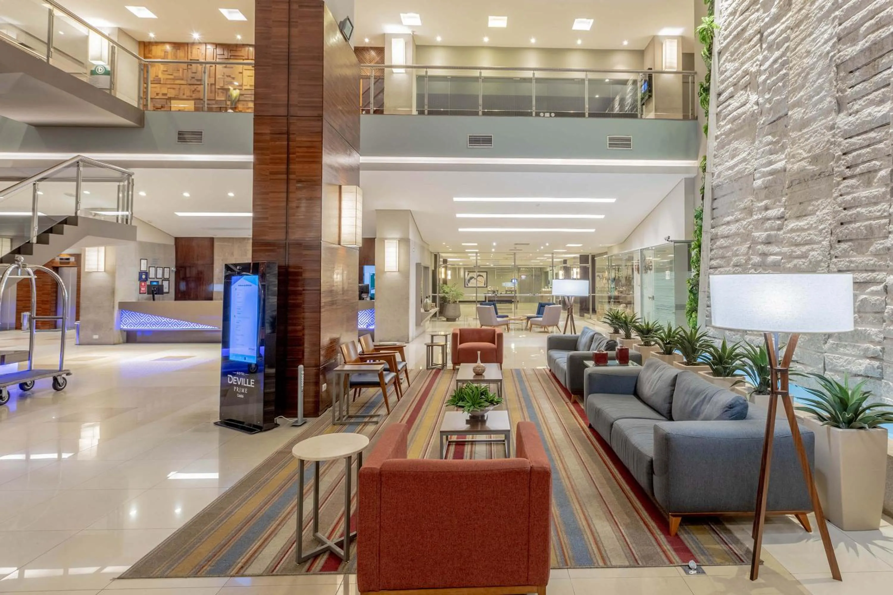 Lobby or reception in Hotel Deville Prime Cuiabá