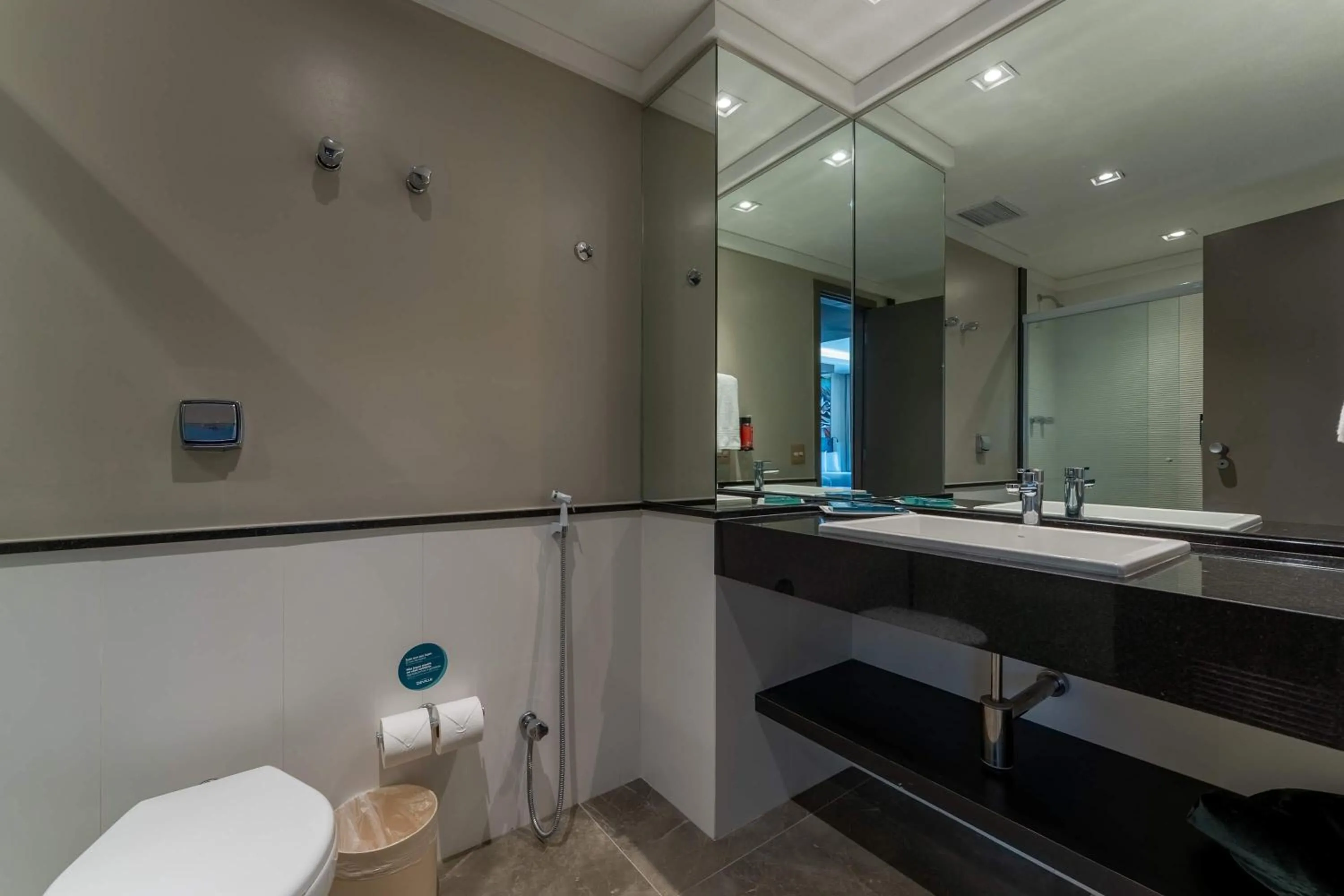 Bathroom in Hotel Deville Prime Cuiabá