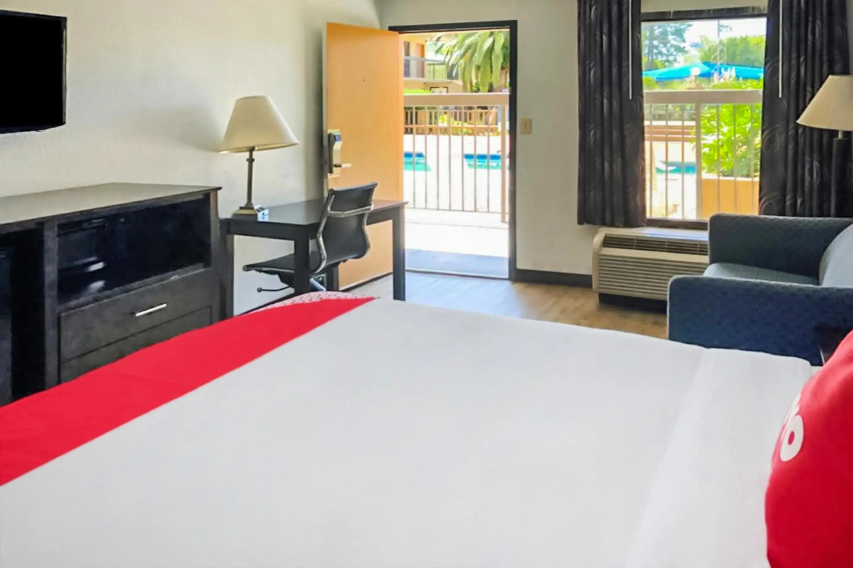 Bedroom in OYO Hotel Baton Rouge Mid City Bedroom in OYO Hotel Baton Rouge Mid City