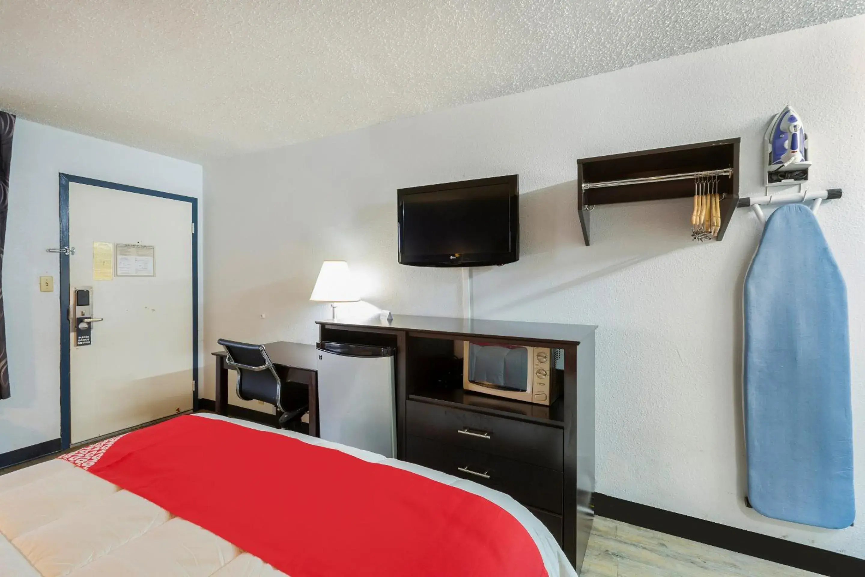 Bedroom in OYO Hotel Baton Rouge Mid City Bedroom in OYO Hotel Baton Rouge Mid City