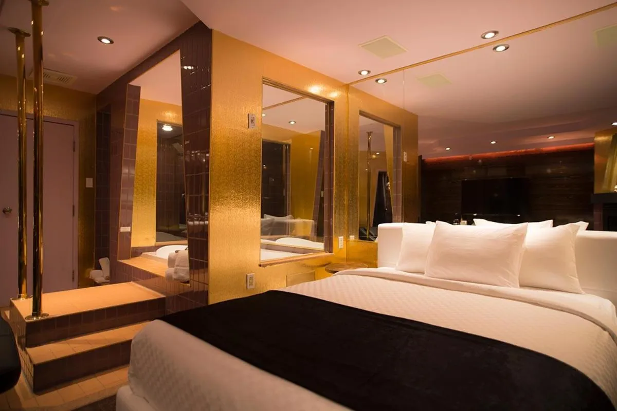 Bed in Hôtel Le Rivage