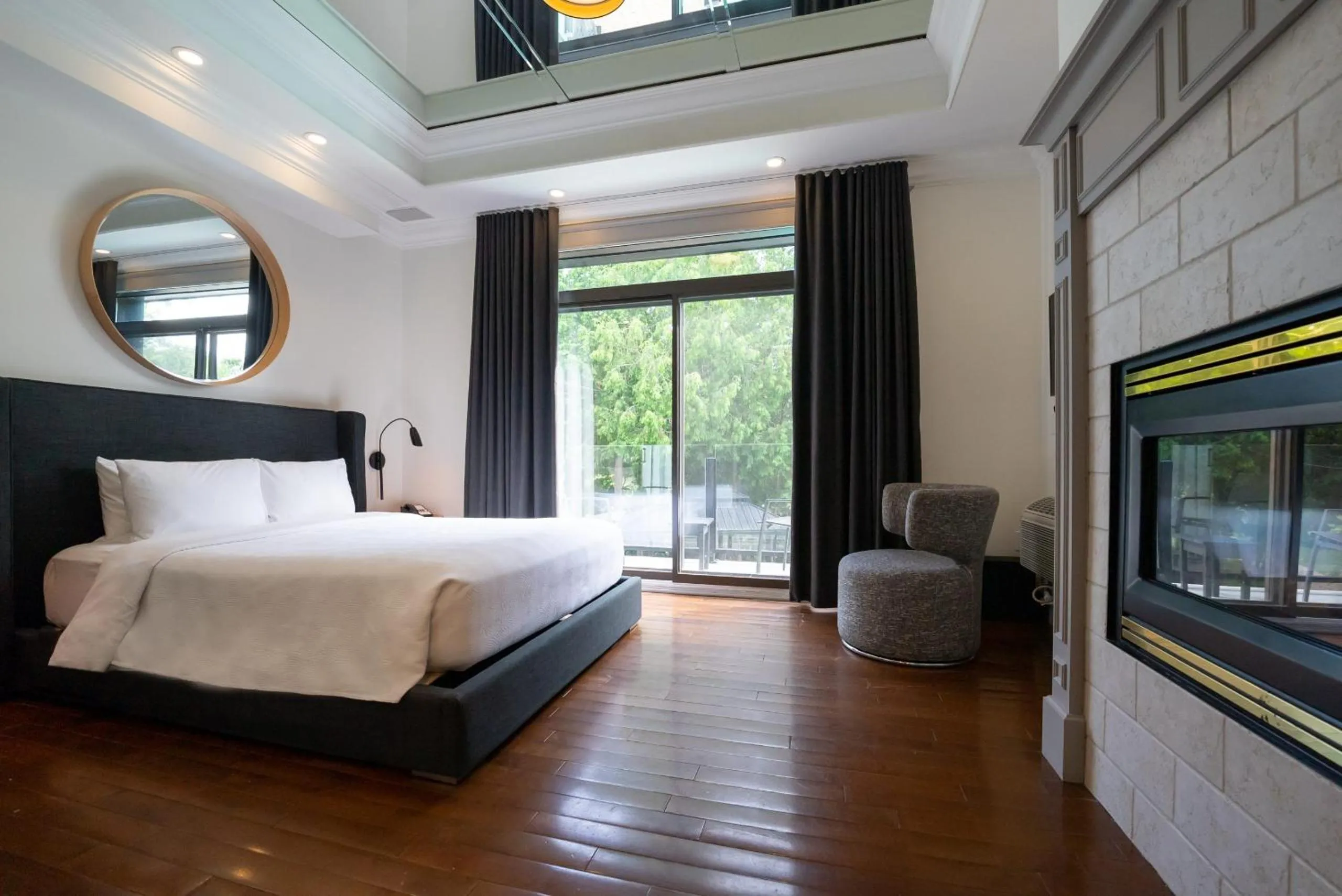 Bed in Hôtel Le Rivage