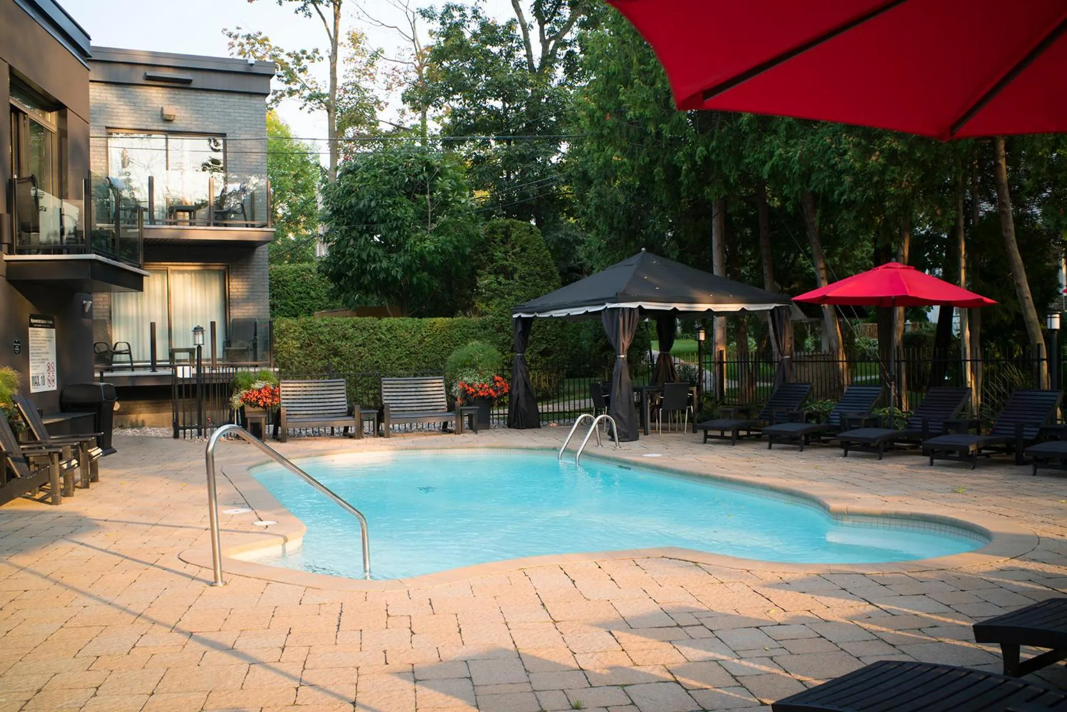 Swimming pool in Hôtel Le Rivage