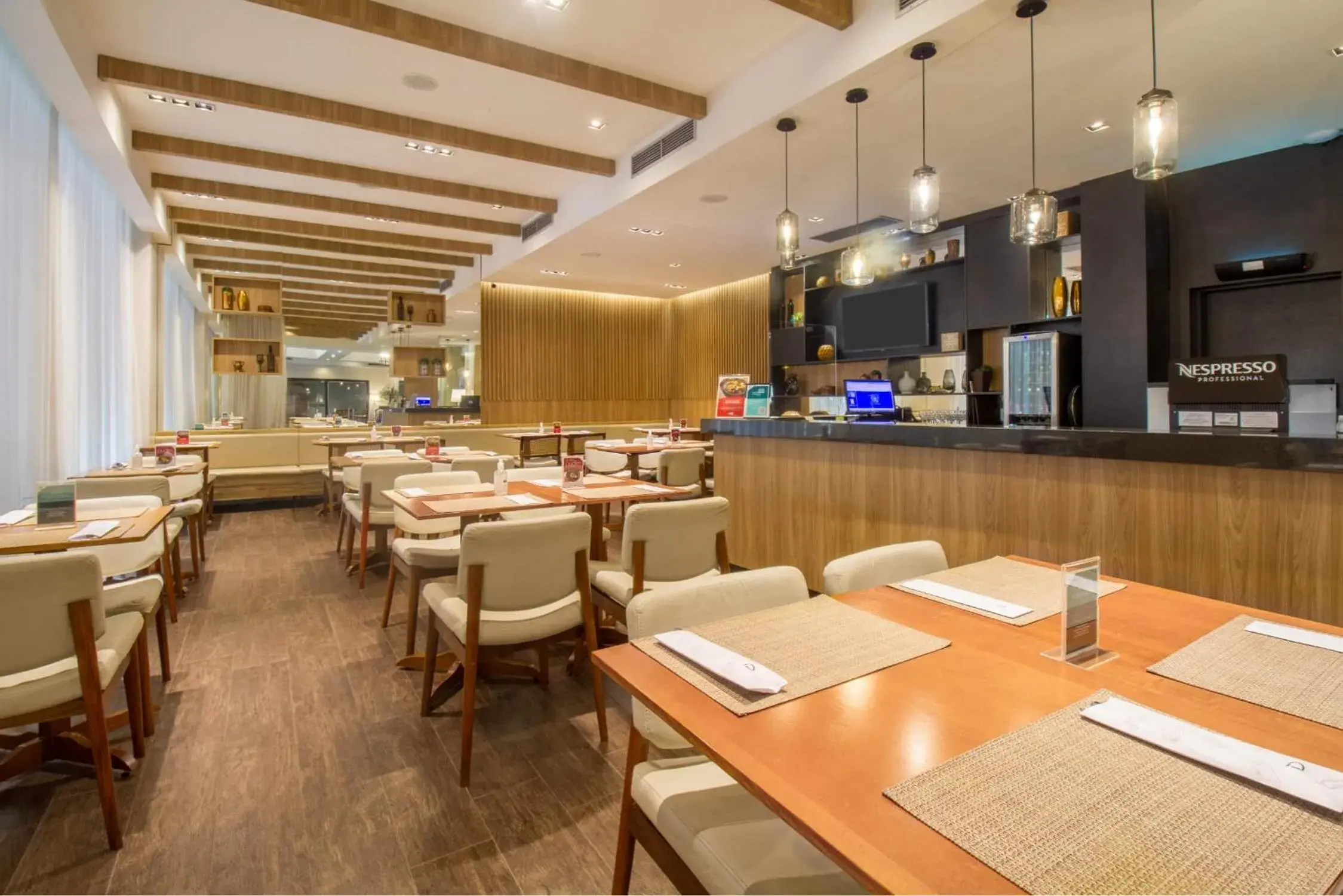 Restaurant/places to eat in Hotel Deville Business Maringá Restaurant/places to eat in Hotel Deville Business Maringá