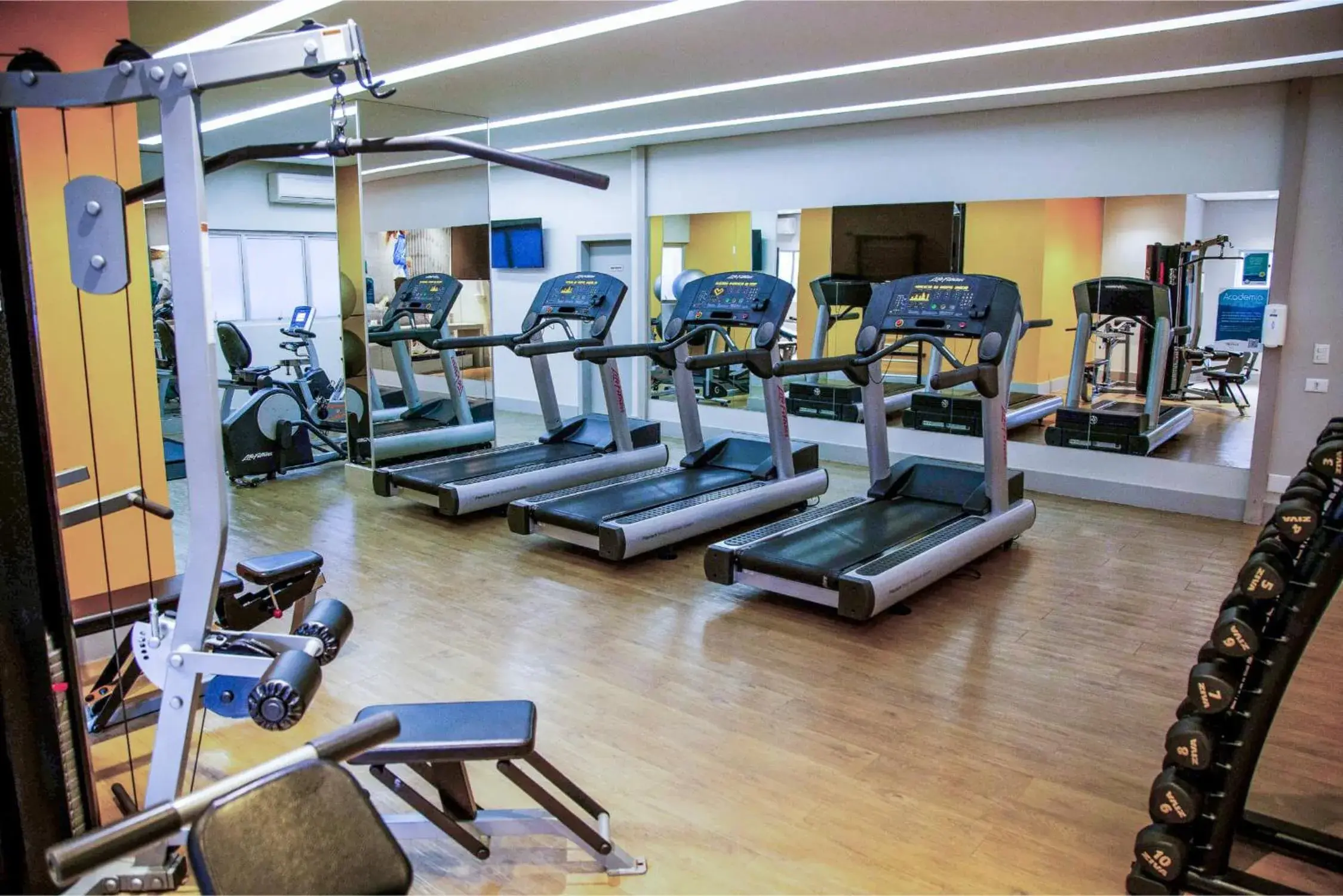 Fitness centre/facilities in Hotel Deville Business Maringá Fitness centre/facilities in Hotel Deville Business Maringá