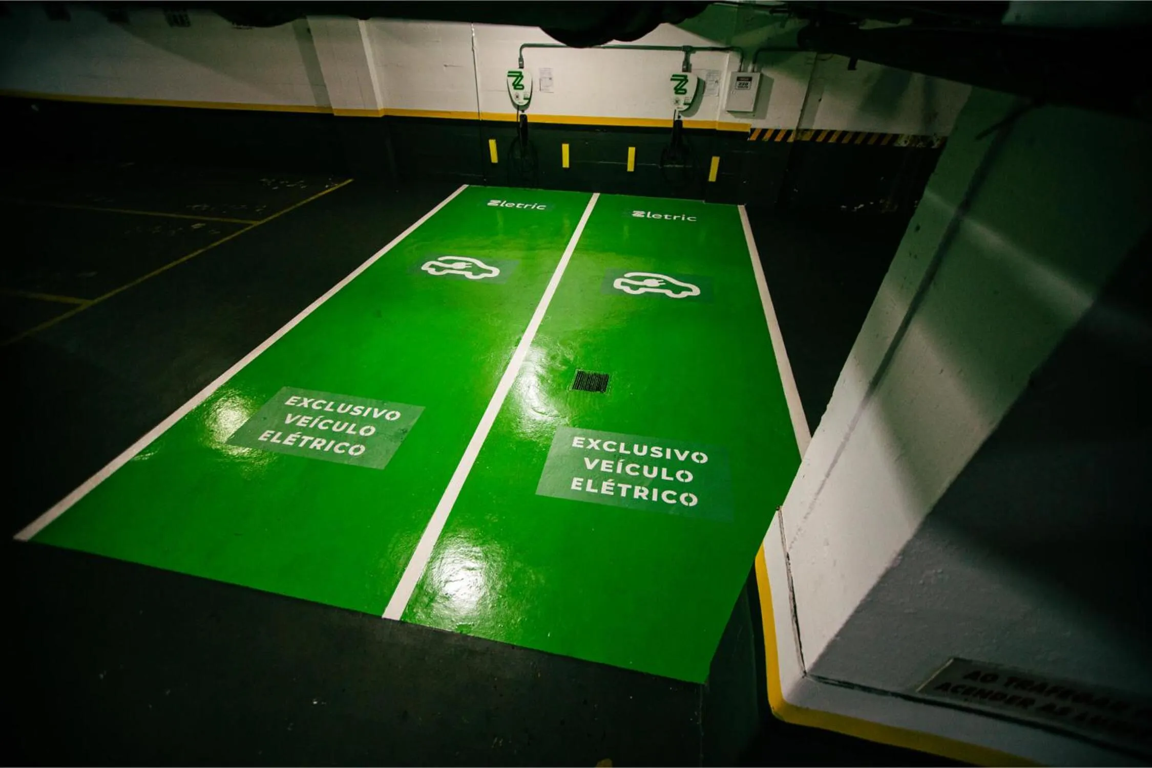 Parking in Hotel Deville Business Maringá