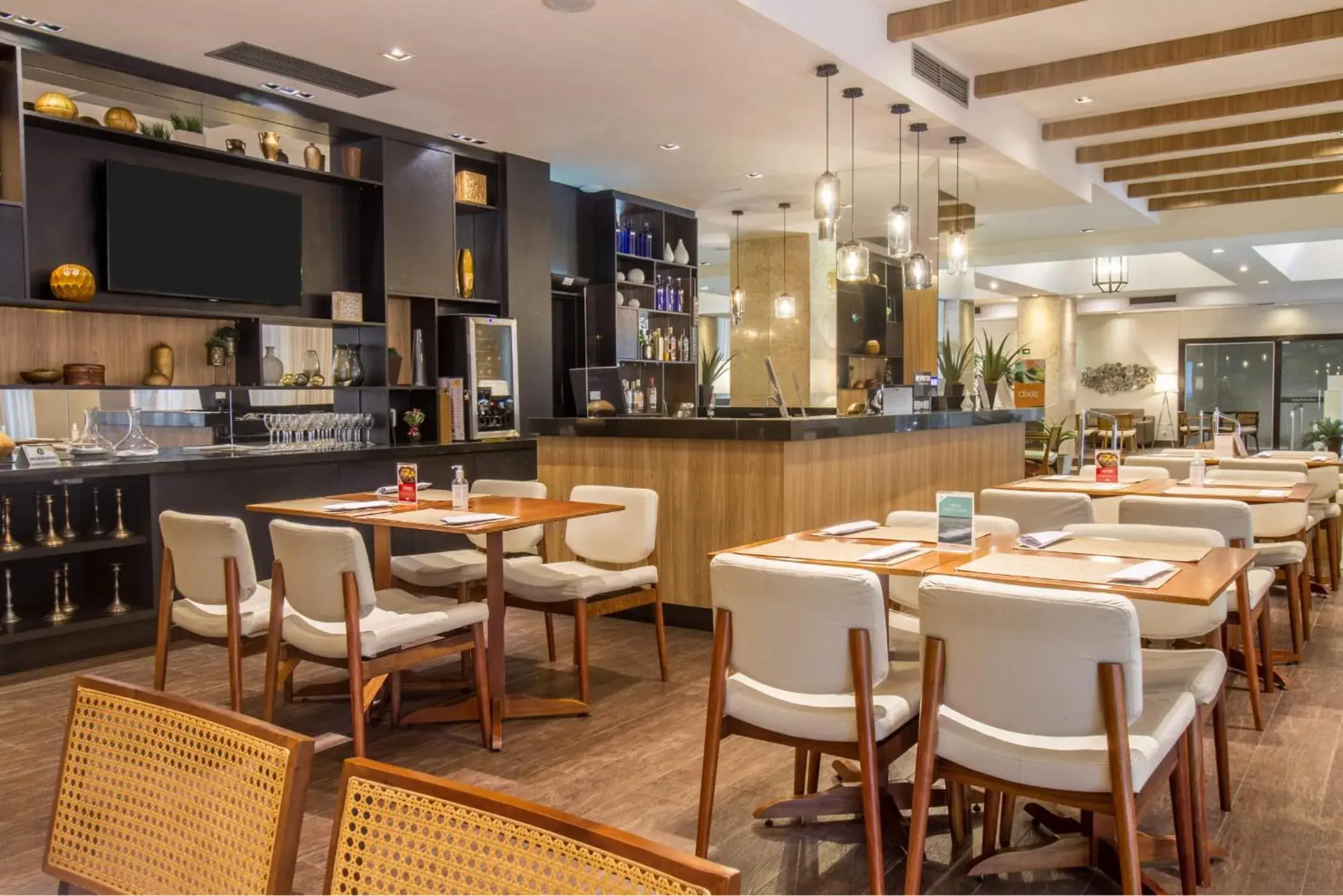 Restaurant/places to eat in Hotel Deville Business Maringá Restaurant/places to eat in Hotel Deville Business Maringá