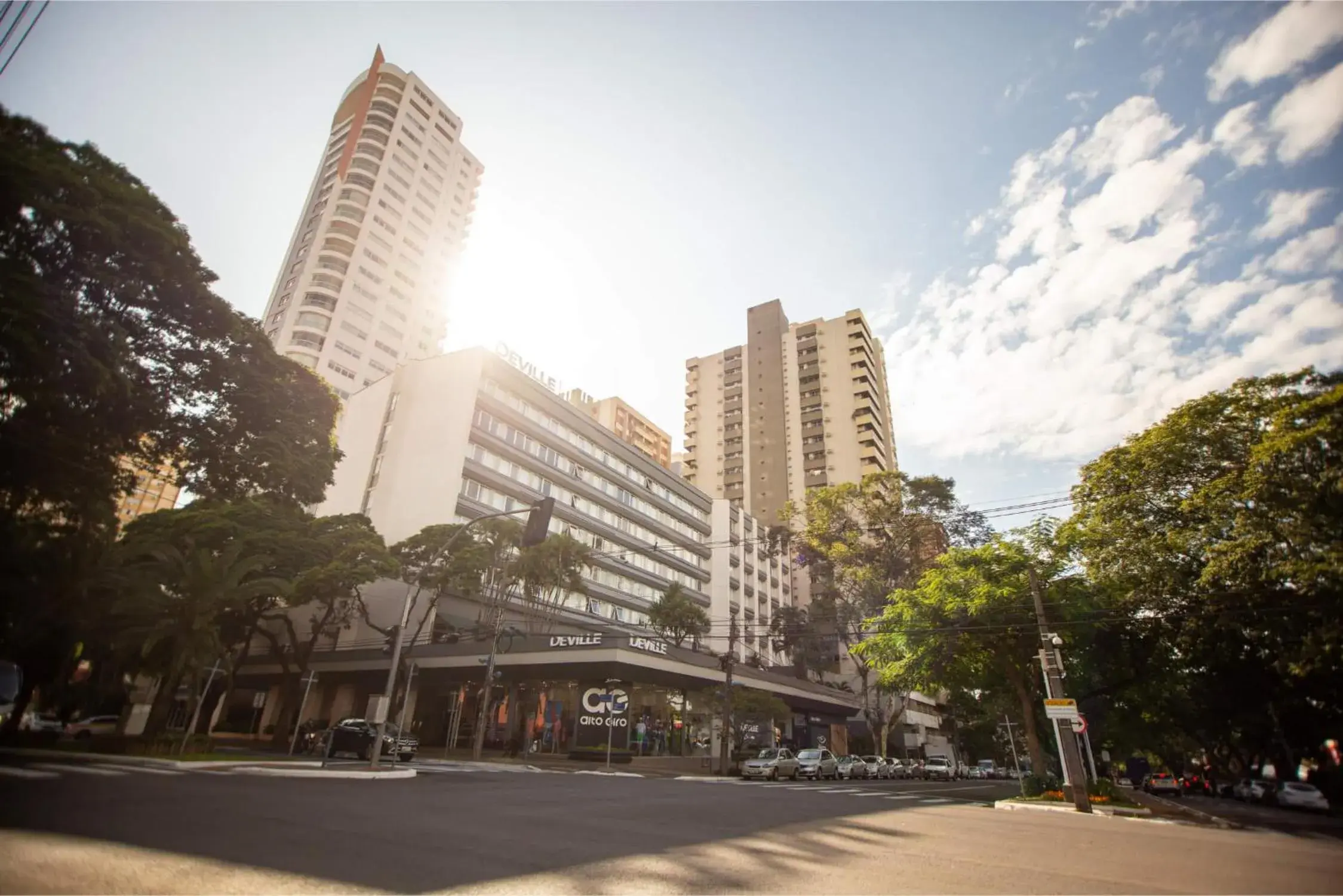 Facade/entrance in Hotel Deville Business Maringá Facade/entrance in Hotel Deville Business Maringá