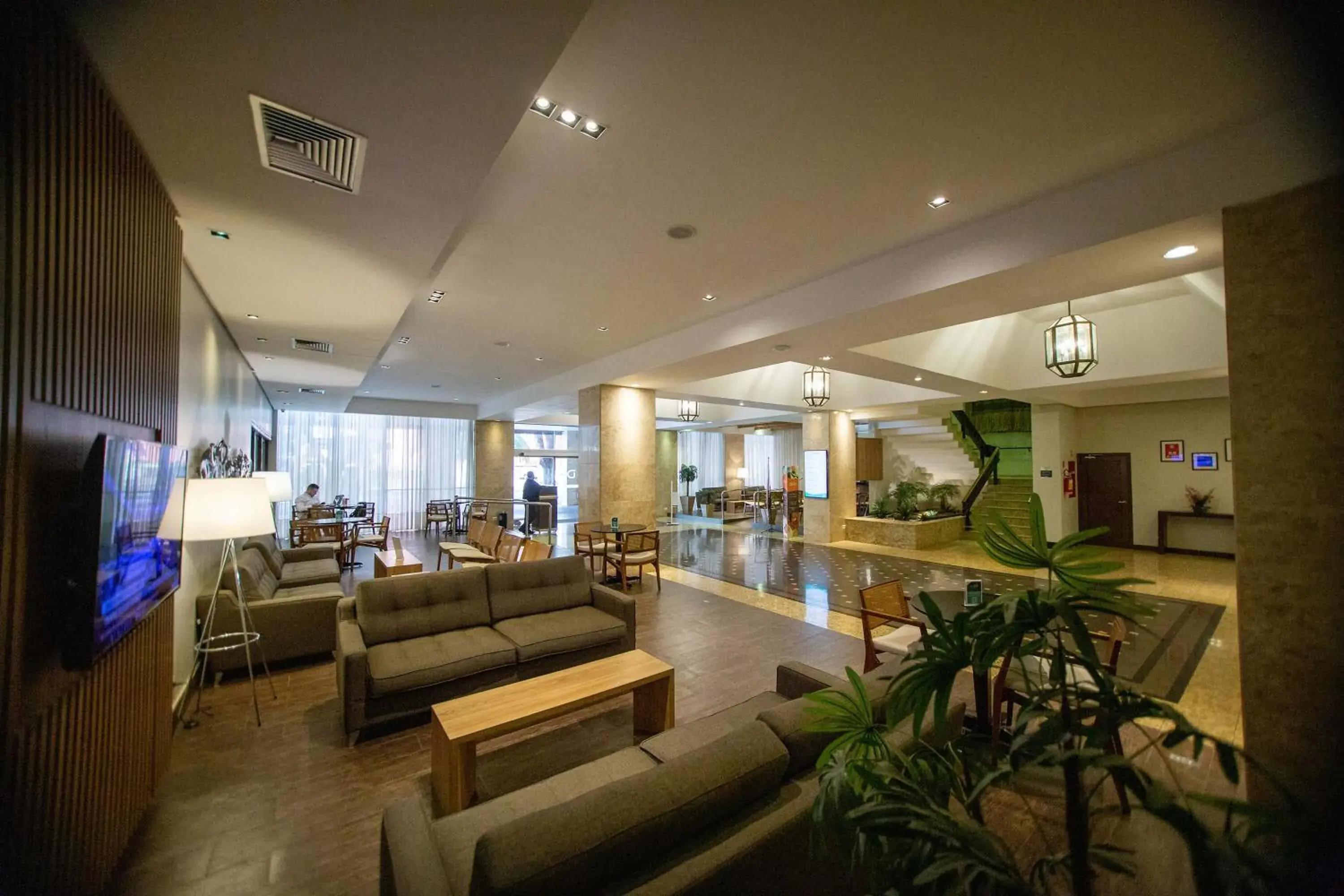 Facade/entrance in Hotel Deville Business Maringá Facade/entrance in Hotel Deville Business Maringá