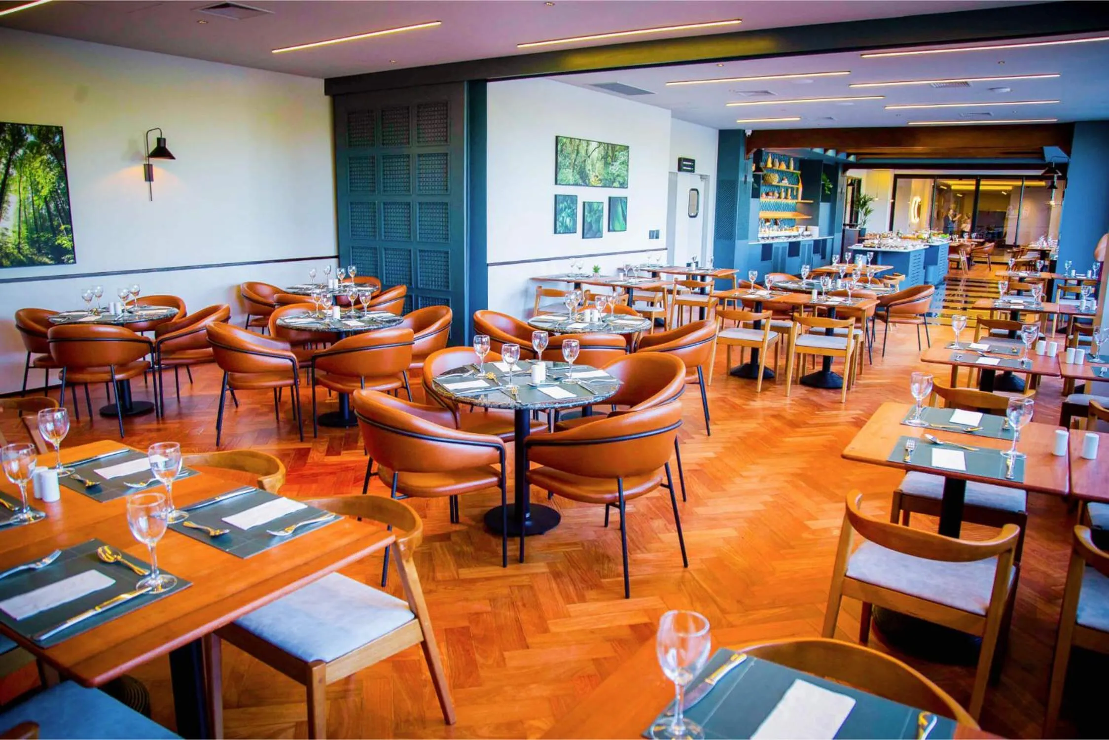 Restaurant/places to eat in Hotel Deville Business Maringá