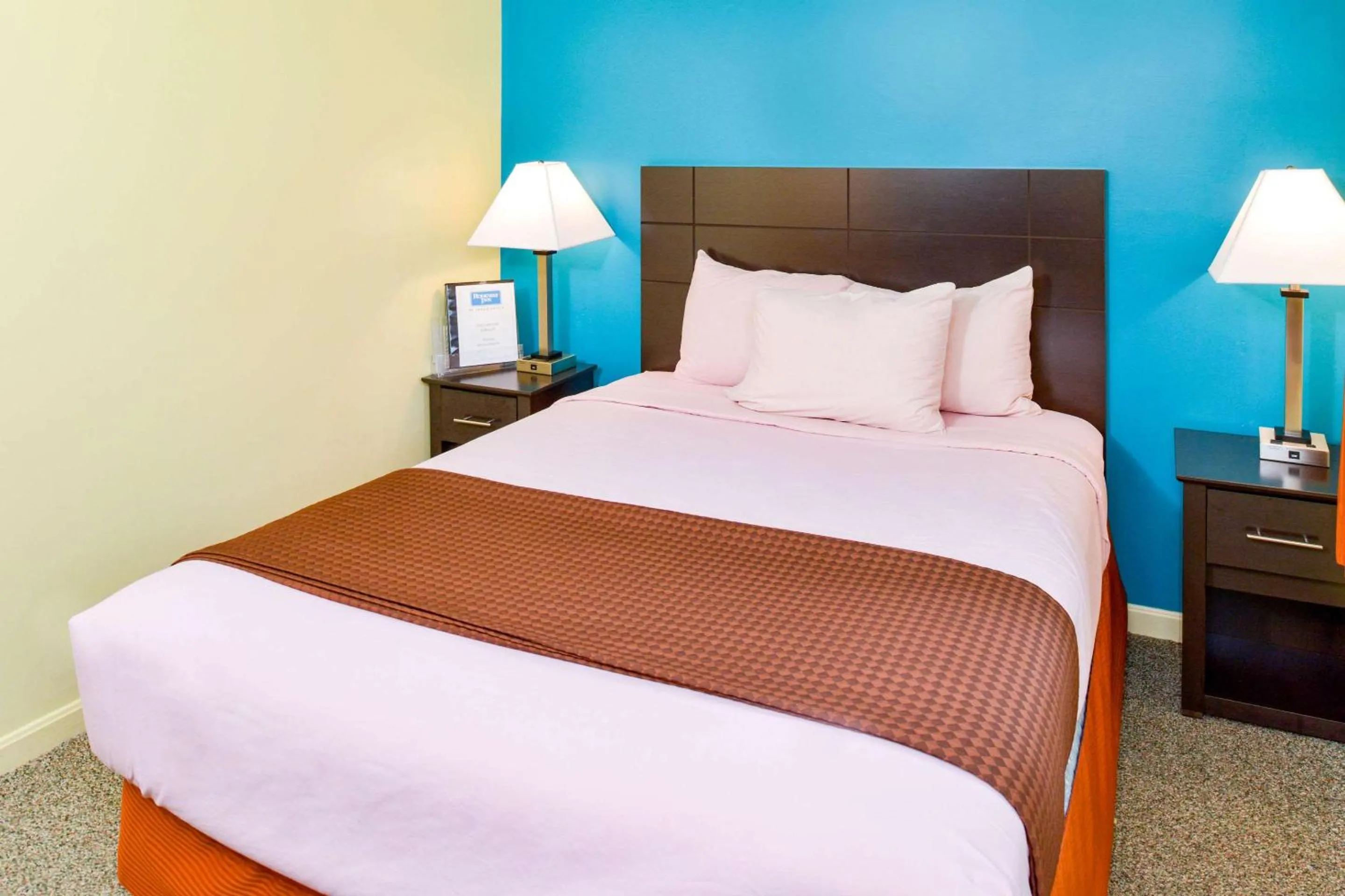 Photo of the whole room, Bed in Rodeway Inn Orleans - Cape Cod