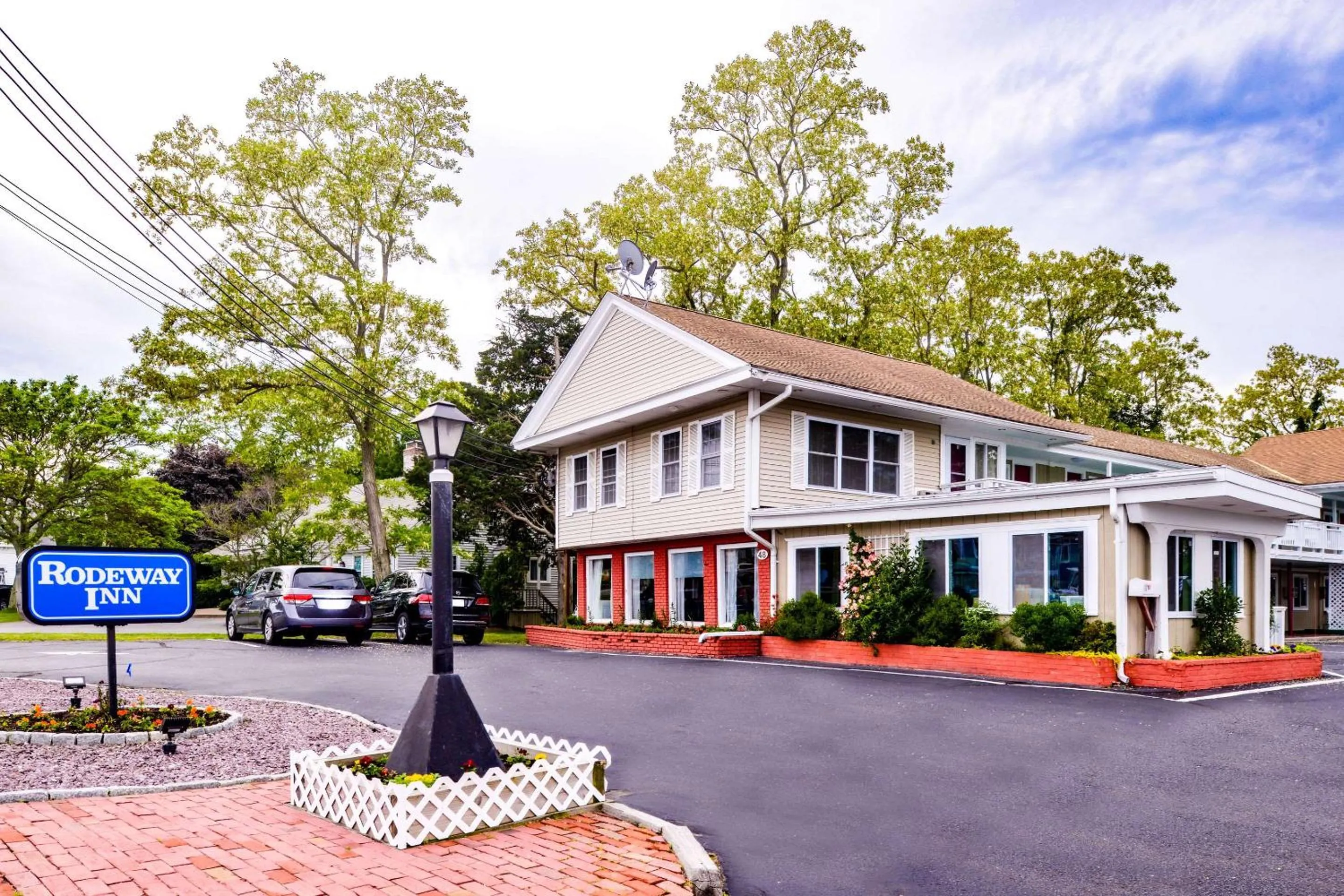 Property building in Rodeway Inn Orleans - Cape Cod