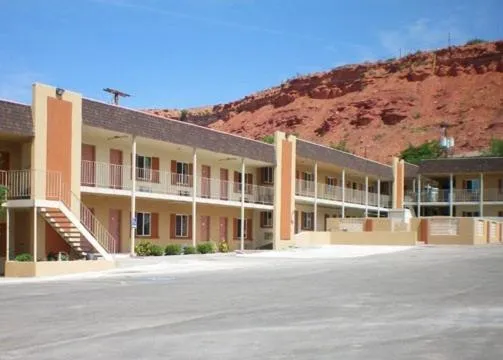 Facade/entrance in Economy Inn & Suites