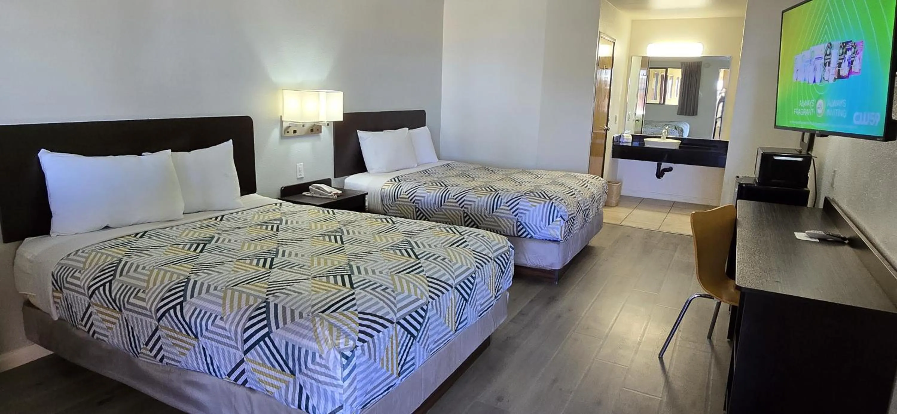 Bedroom, Bed in Motel 6-Santa Nella, CA - Los Banos