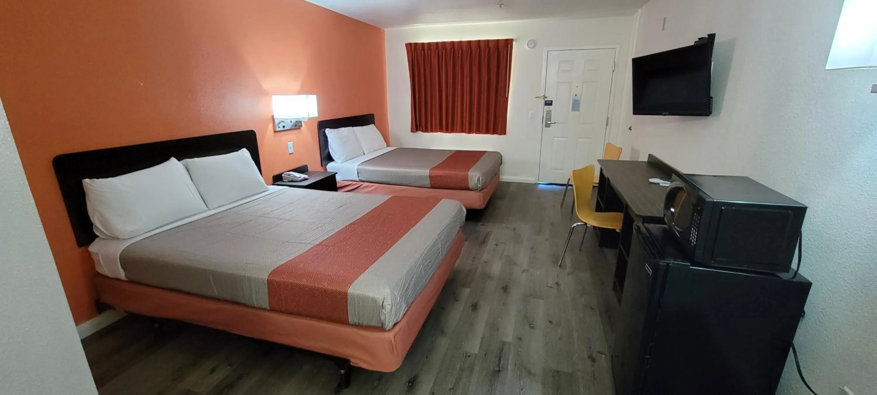 Photo of the whole room, Bed in Motel 6-Santa Nella, CA - Los Banos