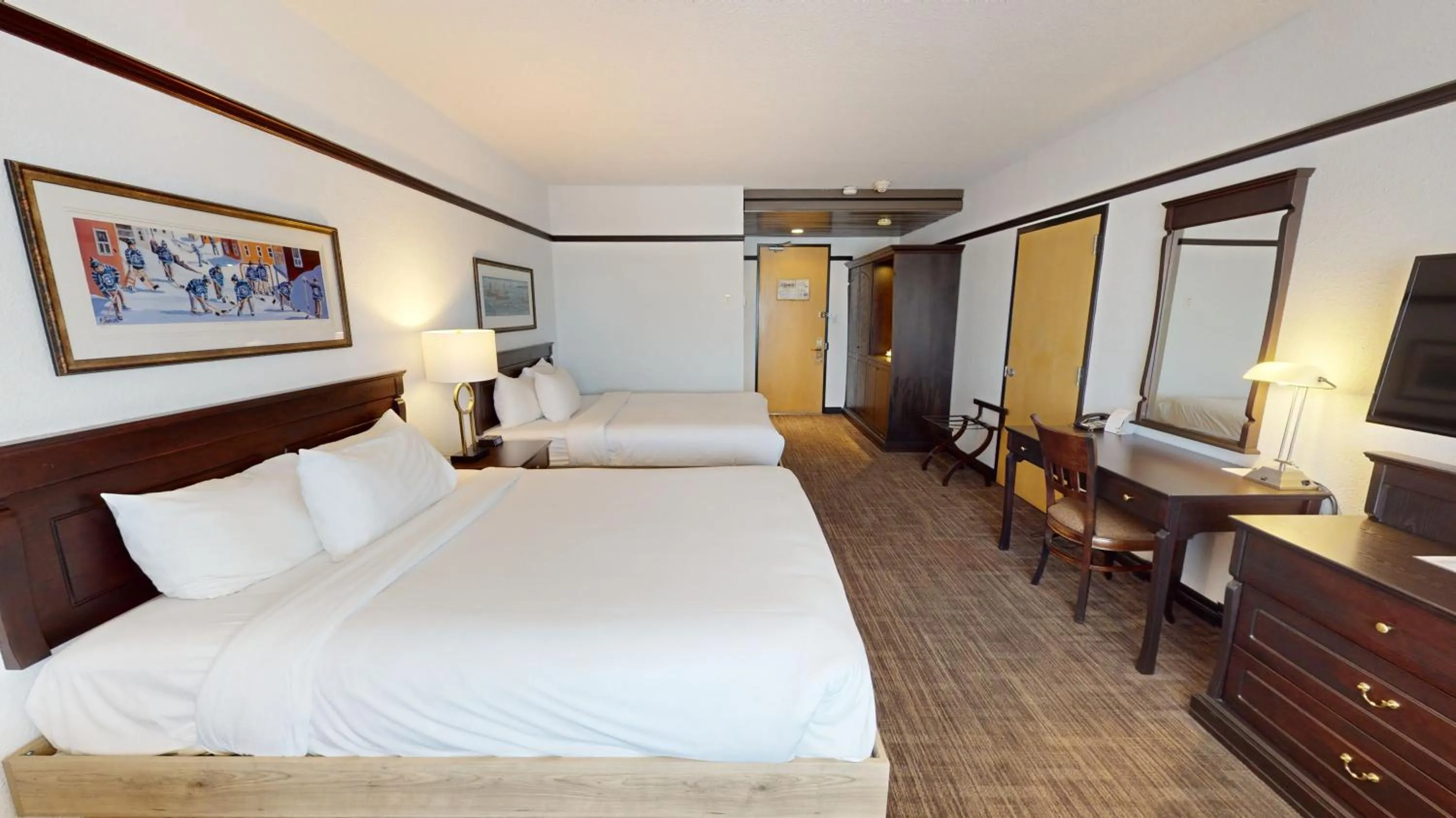 Photo of the whole room, Bed in Hotel Le Montagnais