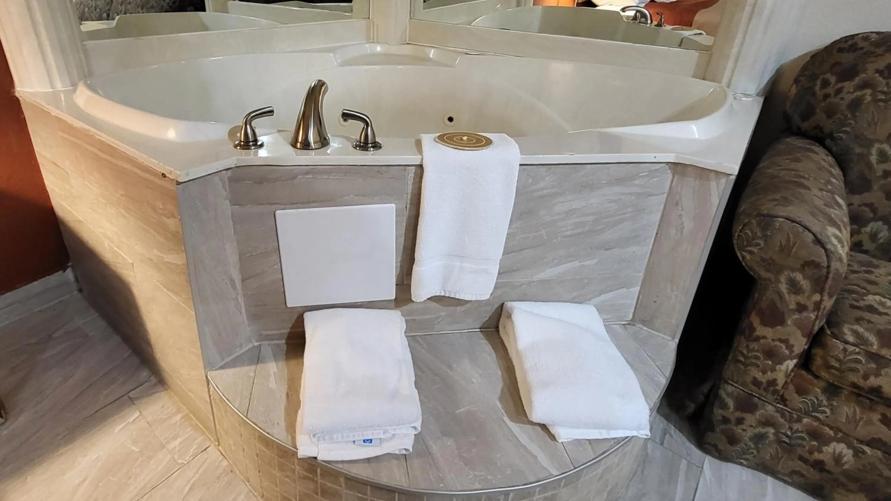 Bath in Super 8 by Wyndham Canton/Livonia Area