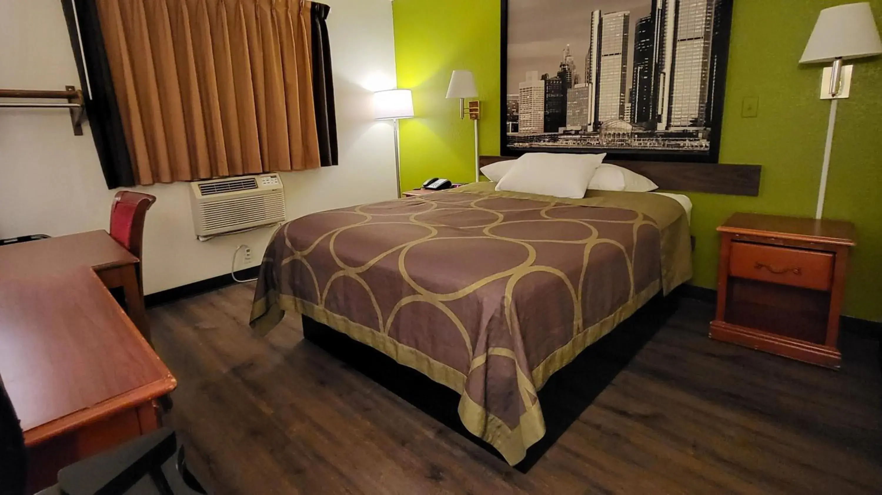 Queen Room - Mobility Access/Non-Smoking in Super 8 by Wyndham Canton/Livonia Area Queen Room - Mobility Access/Non-Smoking in Super 8 by Wyndham Canton/Livonia Area