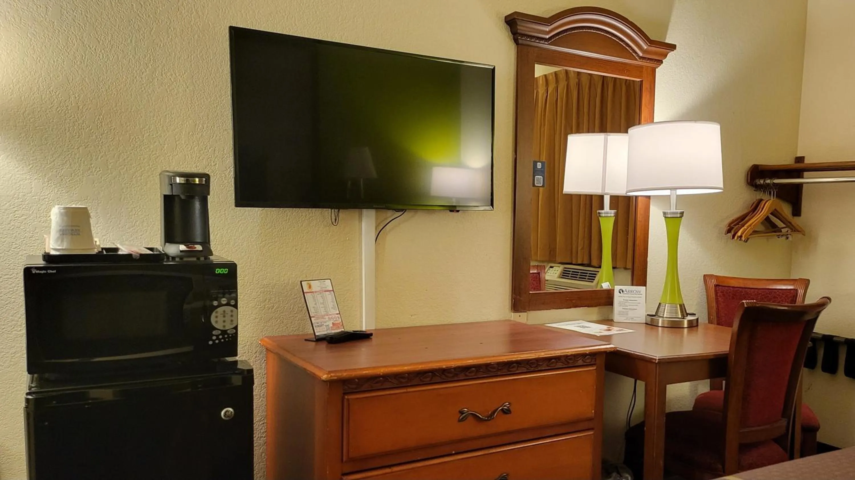 TV and multimedia in Super 8 by Wyndham Canton/Livonia Area
