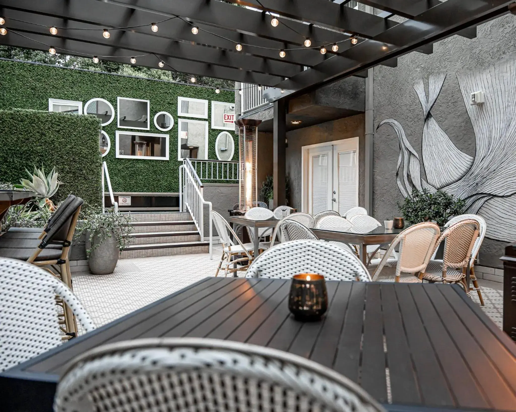 Restaurant/places to eat in Chamberlain West Hollywood Restaurant/places to eat in Chamberlain West Hollywood