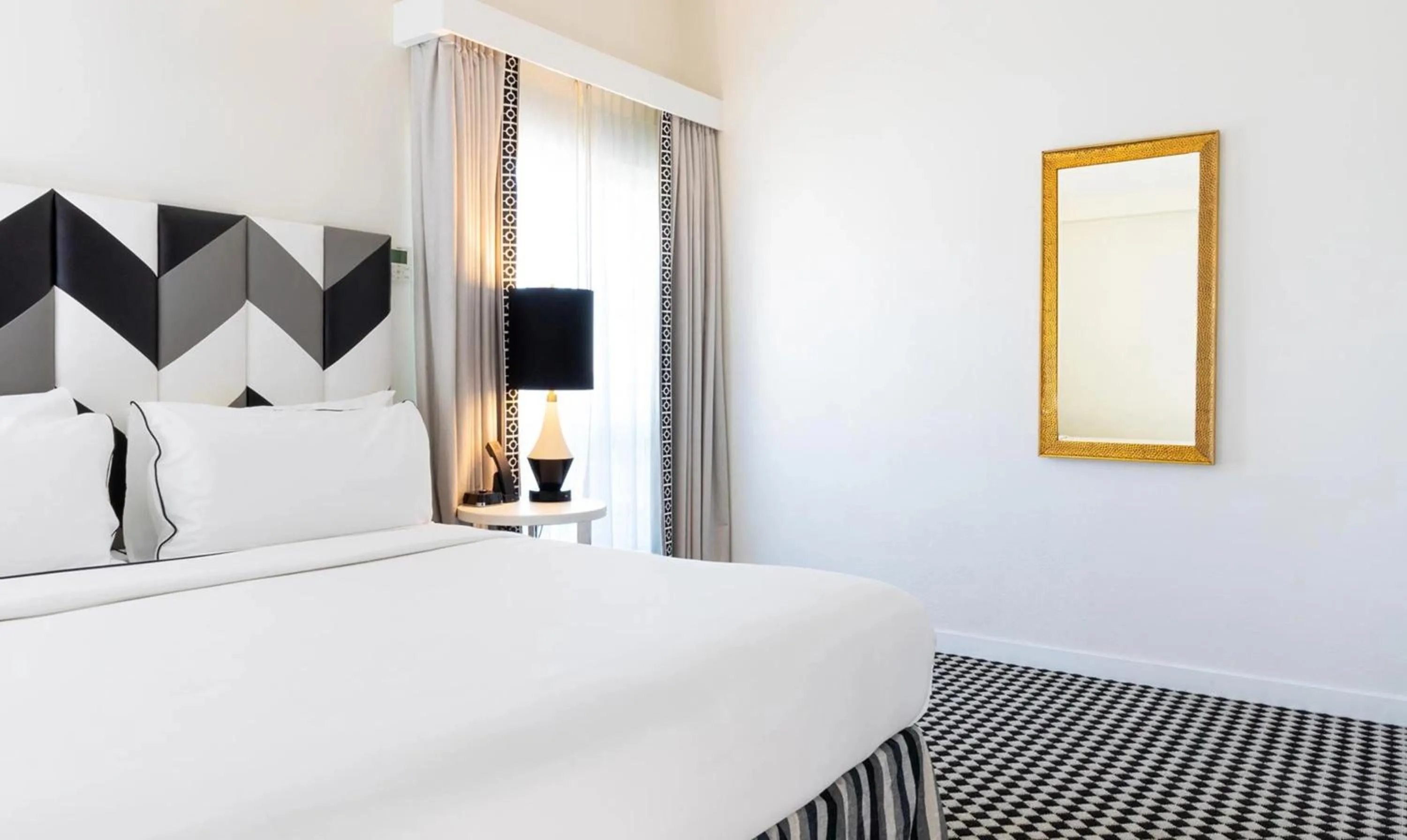 Bedroom, Bed in Chamberlain West Hollywood