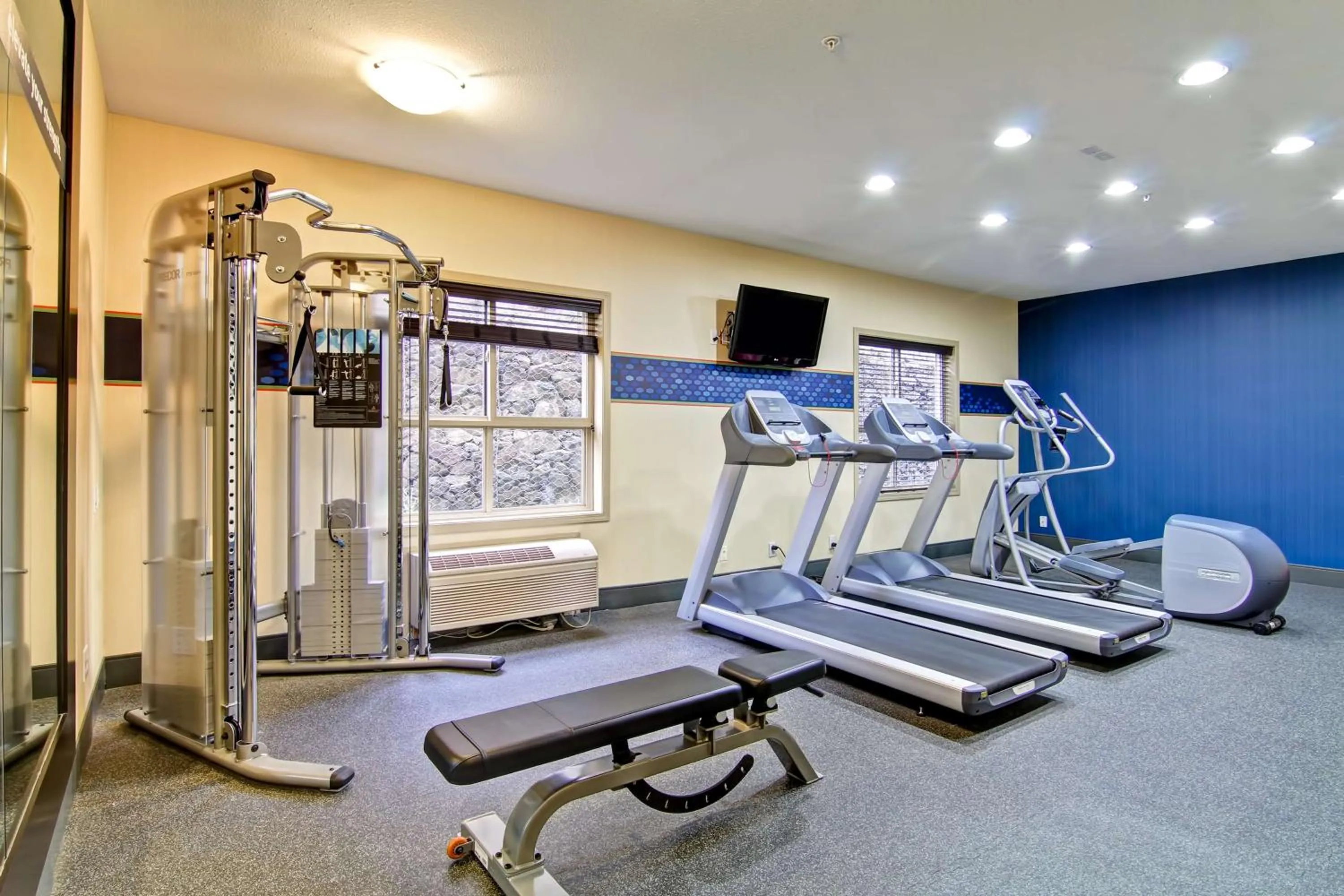 Fitness centre/facilities in Hampton Inn by Hilton Kamloops