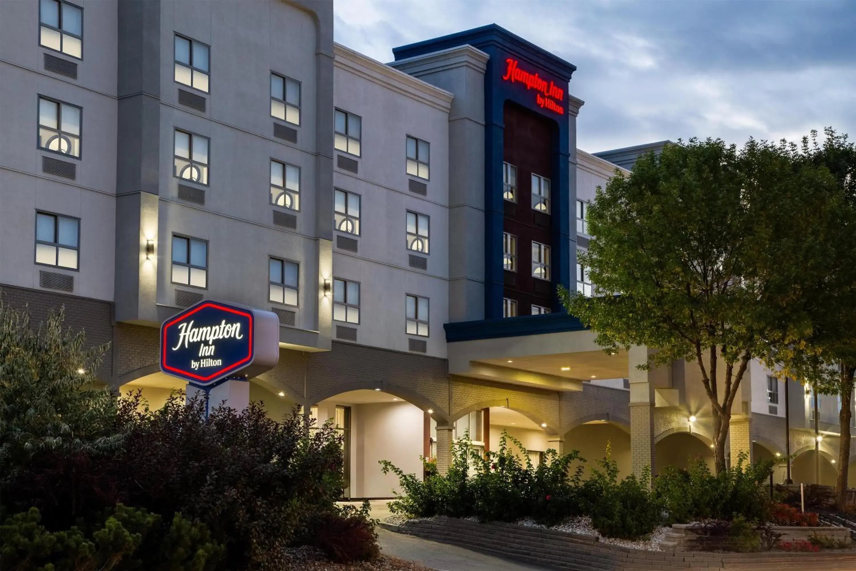 Property building in Hampton Inn by Hilton Kamloops Property building in Hampton Inn by Hilton Kamloops
