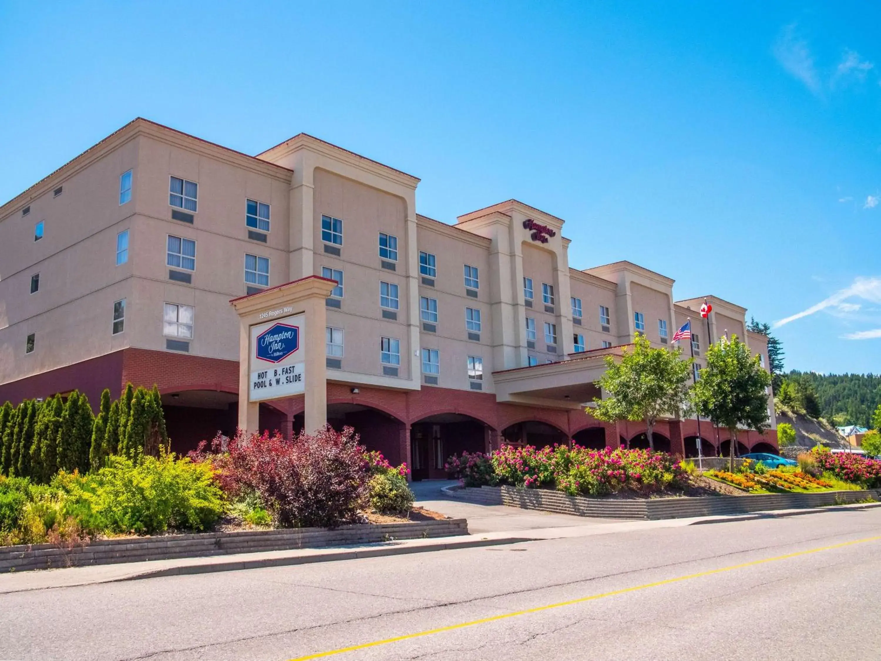 Property building in Hampton Inn by Hilton Kamloops Property building in Hampton Inn by Hilton Kamloops