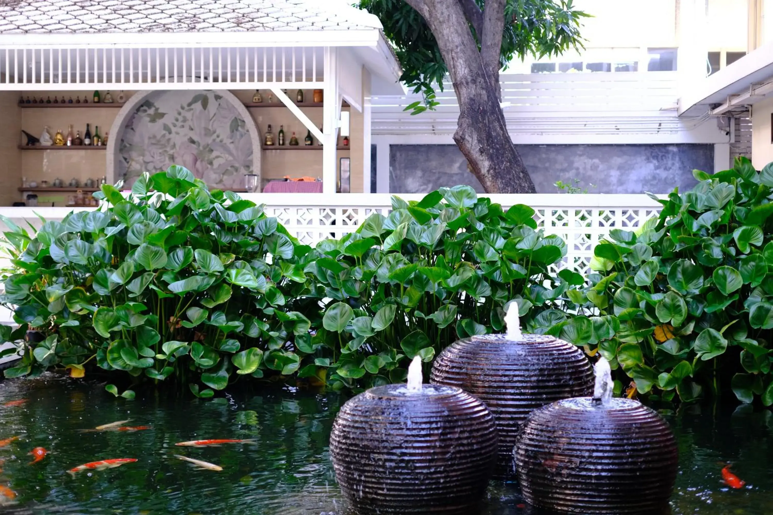 Lounge or bar in Feung Nakorn Balcony Rooms and Cafe Lounge or bar in Feung Nakorn Balcony Rooms and Cafe