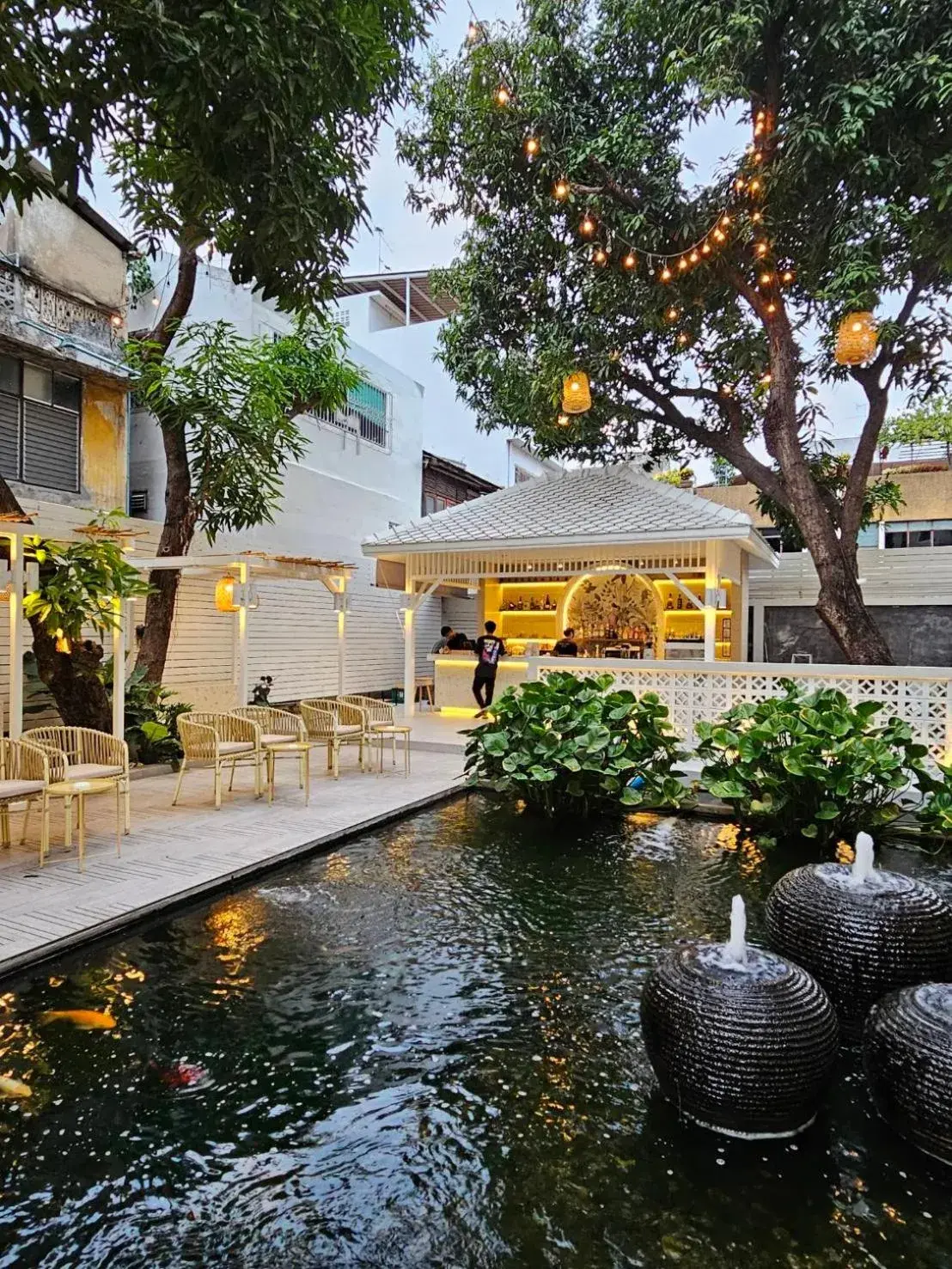Property building in Feung Nakorn Balcony Rooms and Cafe Property building in Feung Nakorn Balcony Rooms and Cafe