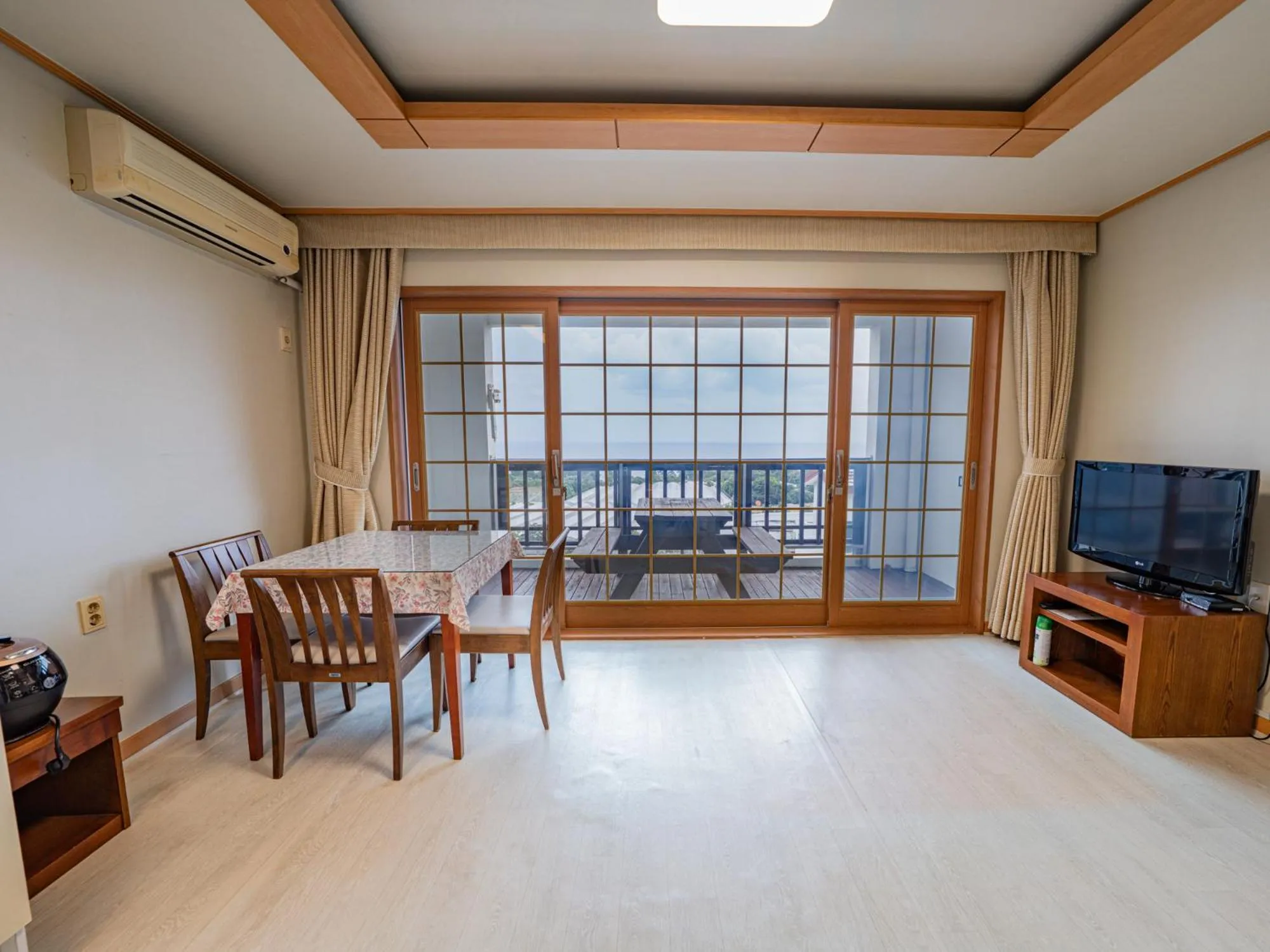 Area and facilities in Four Season Pension