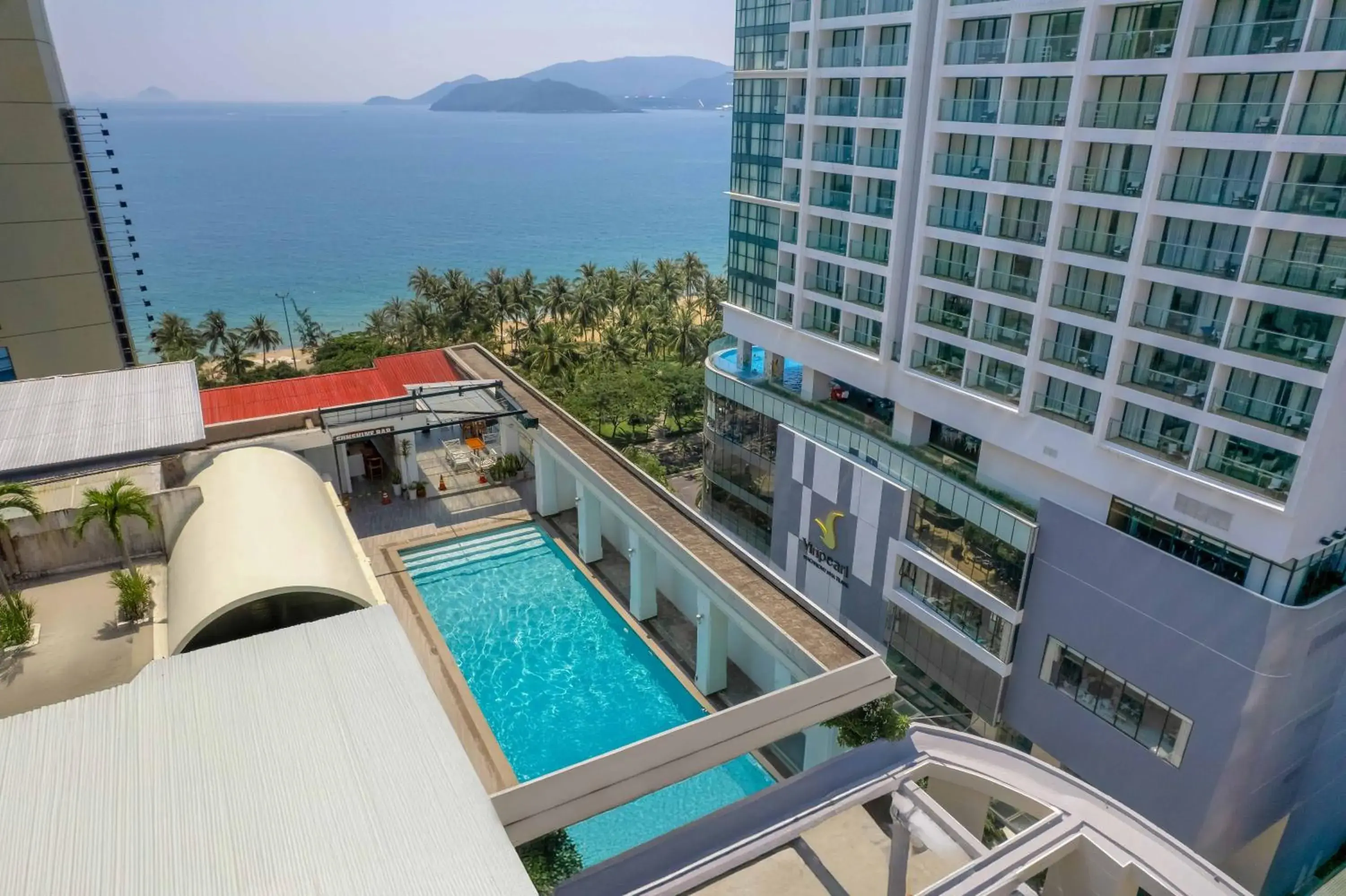 Swimming pool in Rembrandt Hotel Nha Trang Swimming pool in Rembrandt Hotel Nha Trang