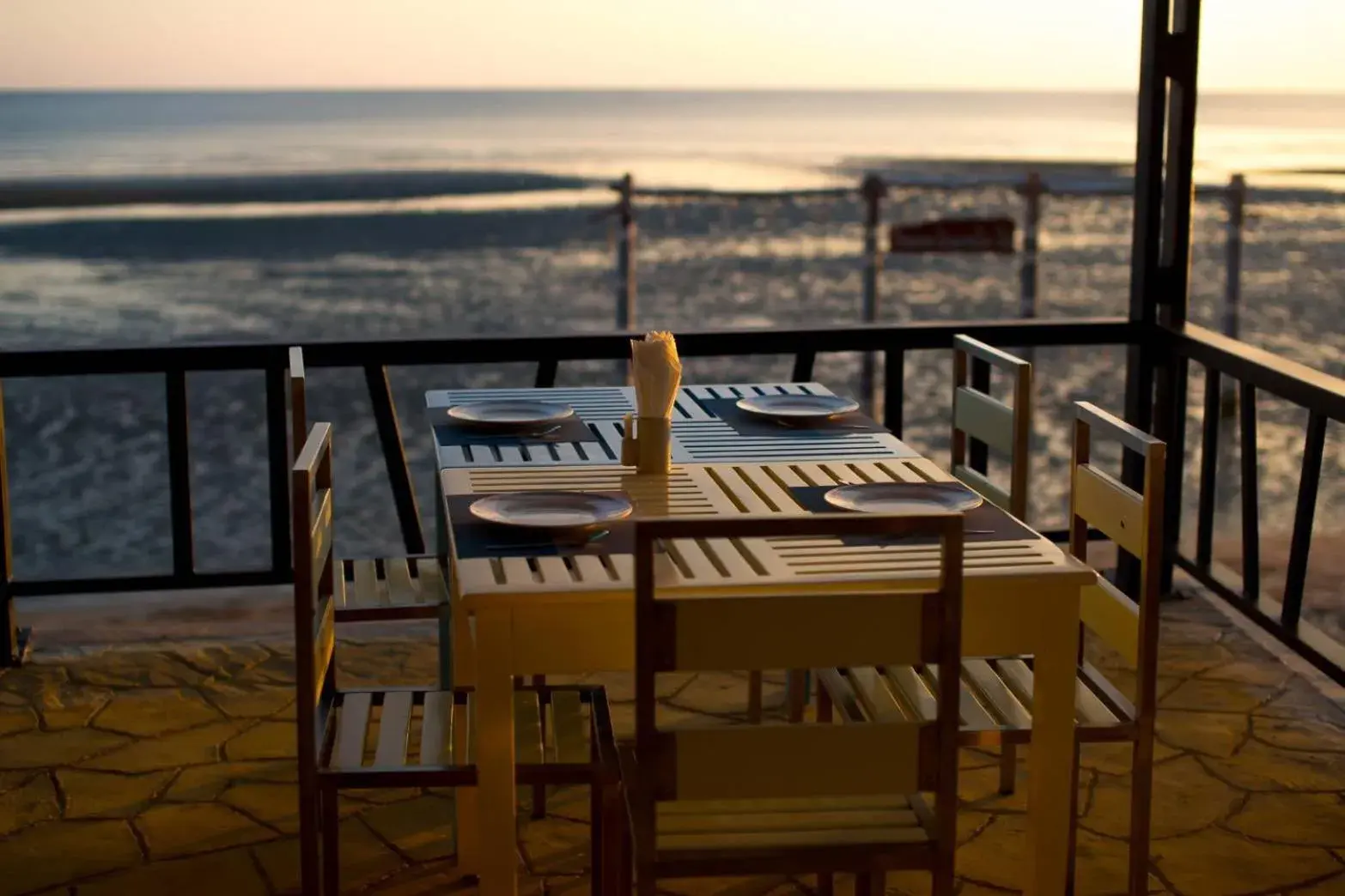 Restaurant/places to eat in New Travel Beach Hotel & Resort Restaurant/places to eat in New Travel Beach Hotel & Resort