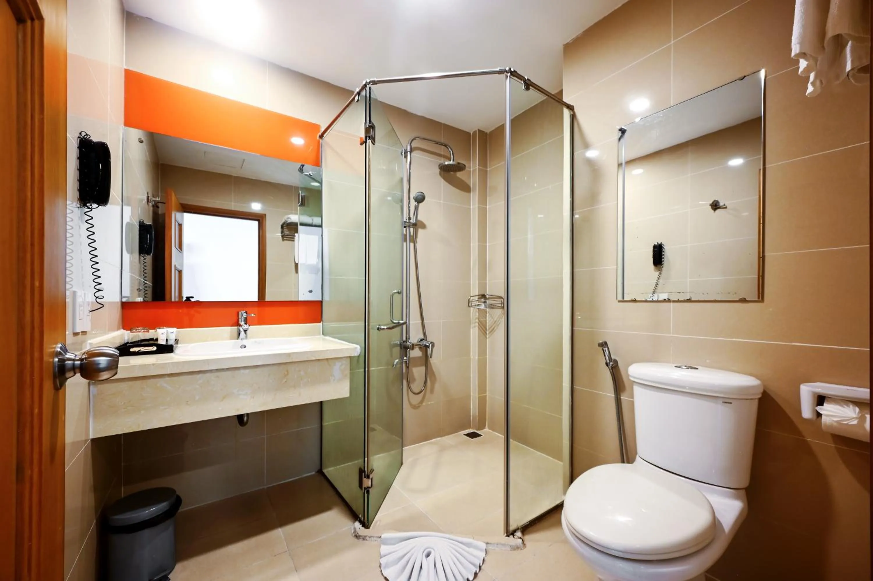 Shower in TTC Hotel Deluxe Airport