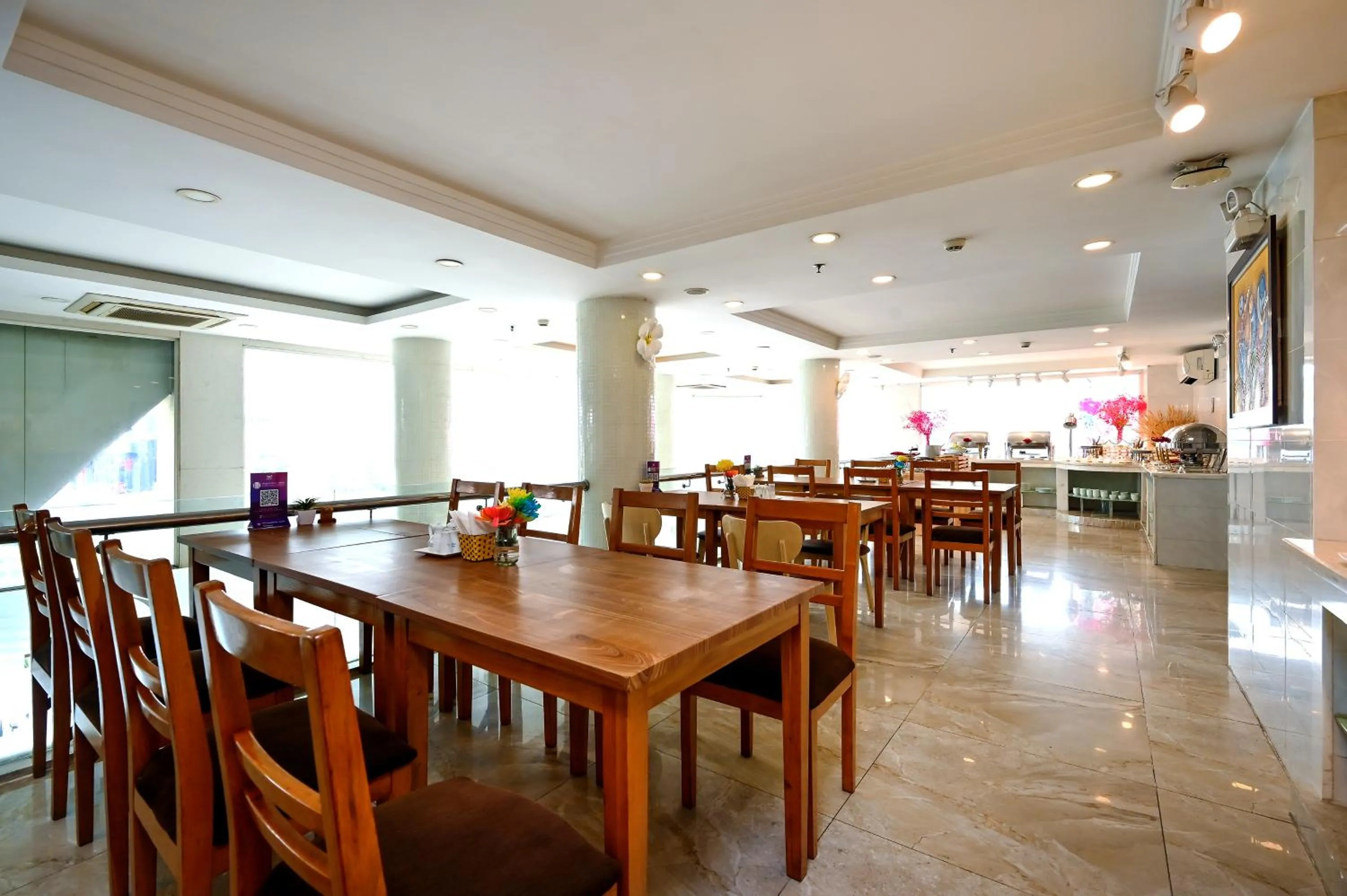 Restaurant/places to eat in TTC Hotel Deluxe Airport