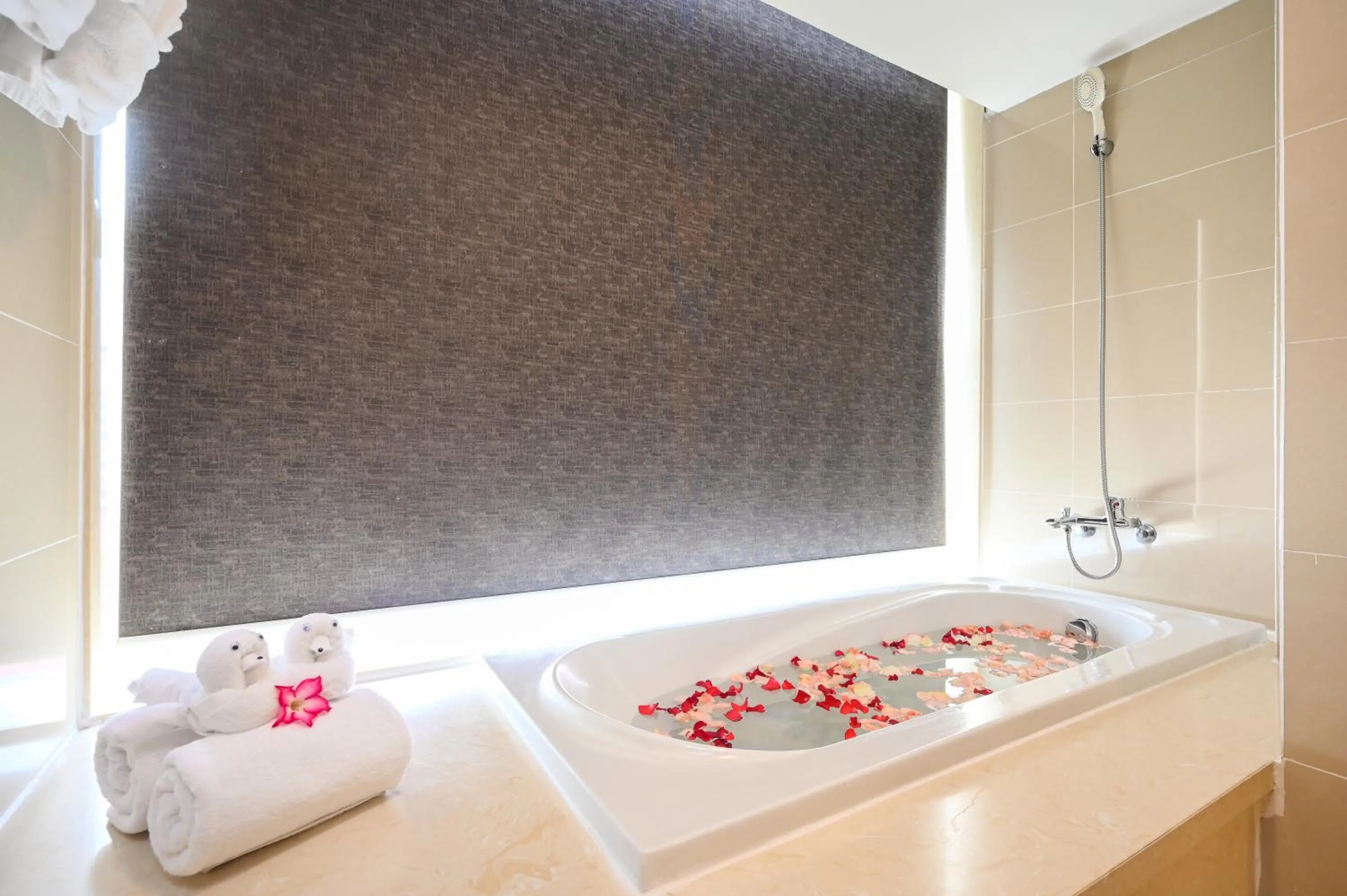 Bath, Bed in TTC Hotel Deluxe Airport