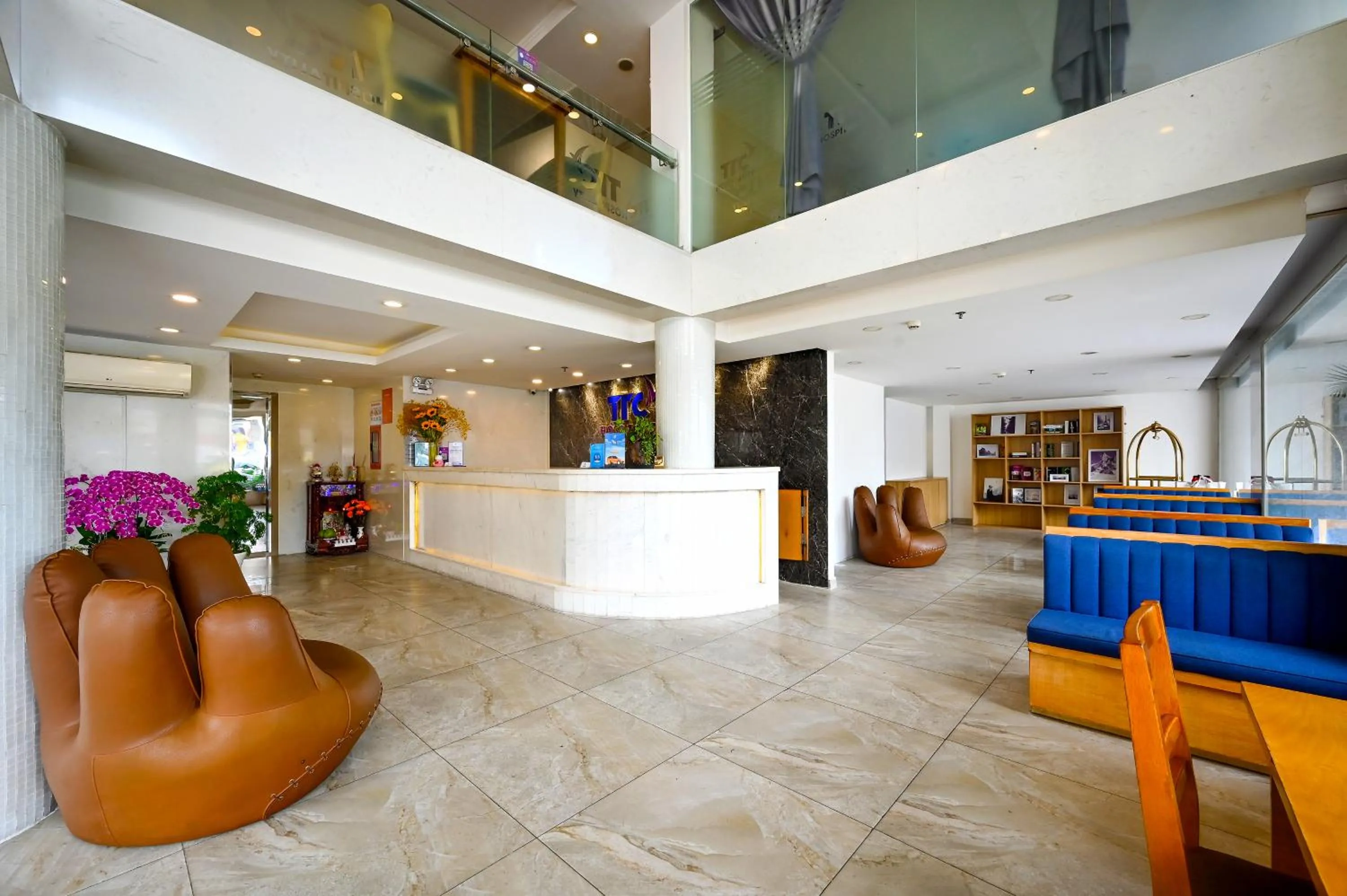 Lobby or reception in TTC Hotel Deluxe Airport