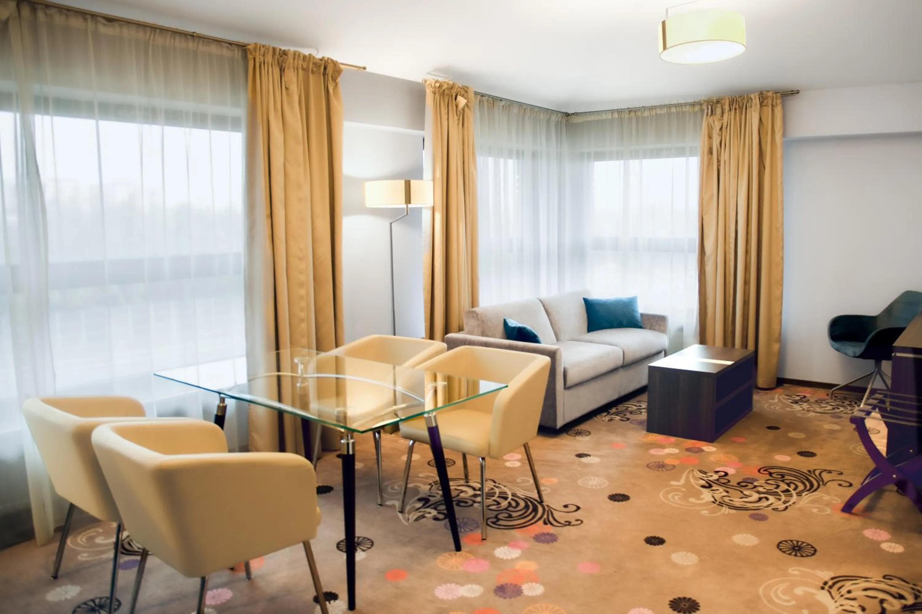 Living room, Bed in Hotel Szafran