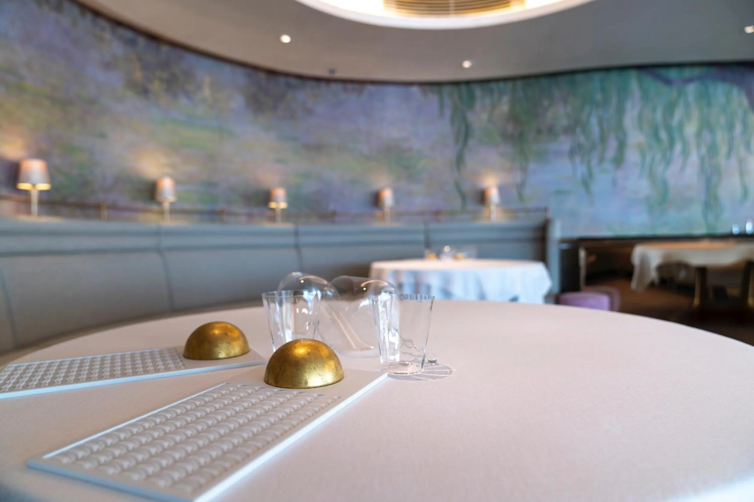 Restaurant/places to eat in lebua at State Tower