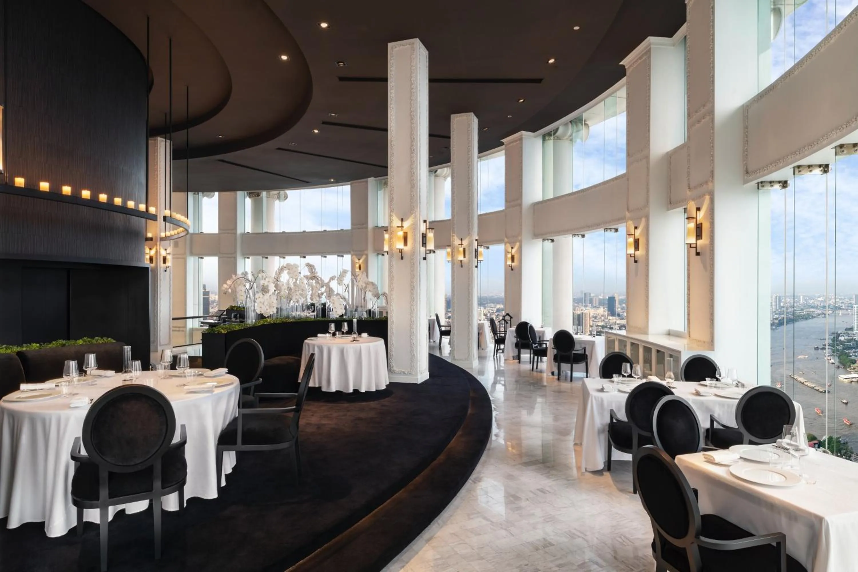 Restaurant/places to eat in lebua at State Tower