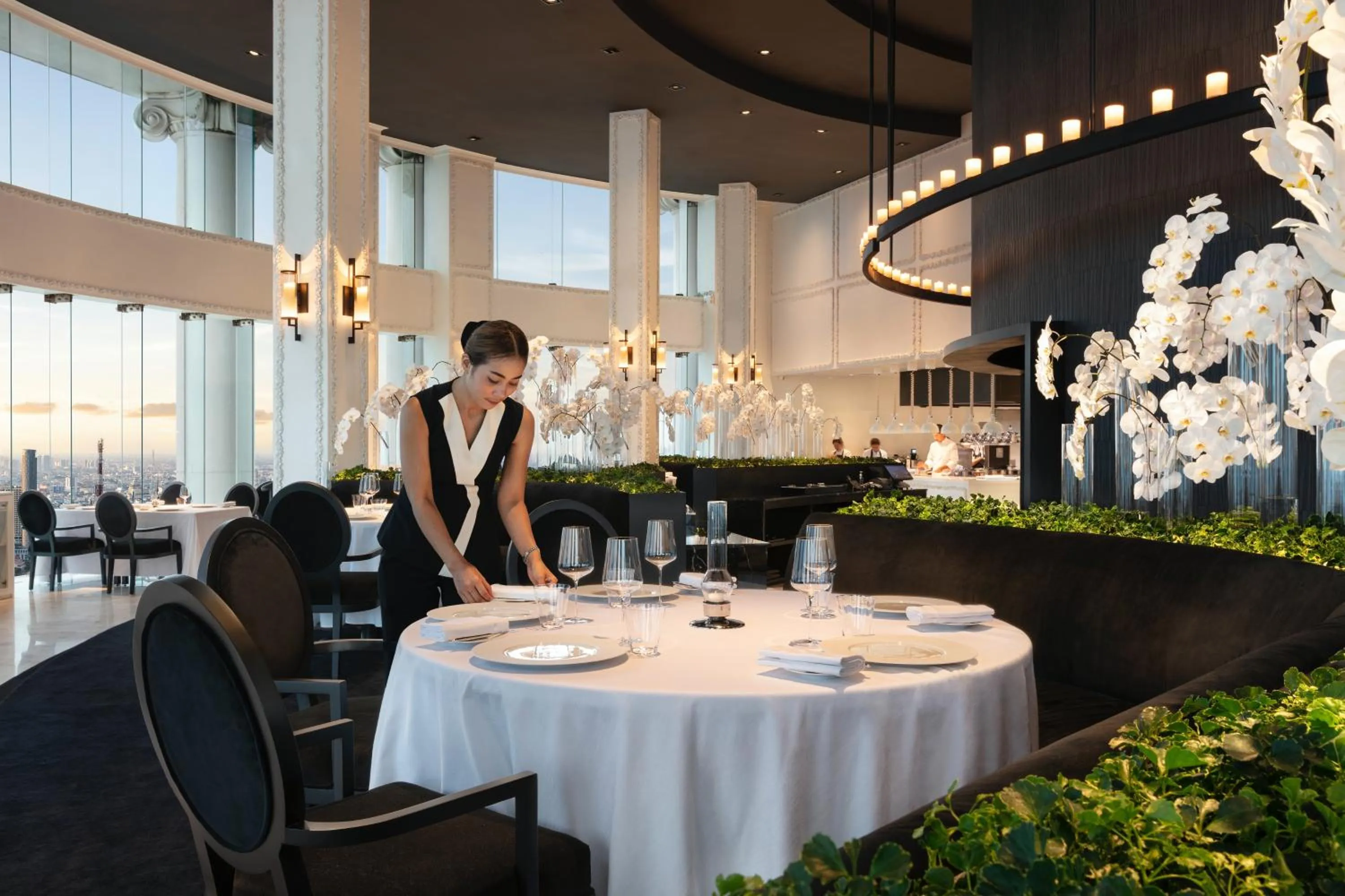 Restaurant/places to eat in lebua at State Tower