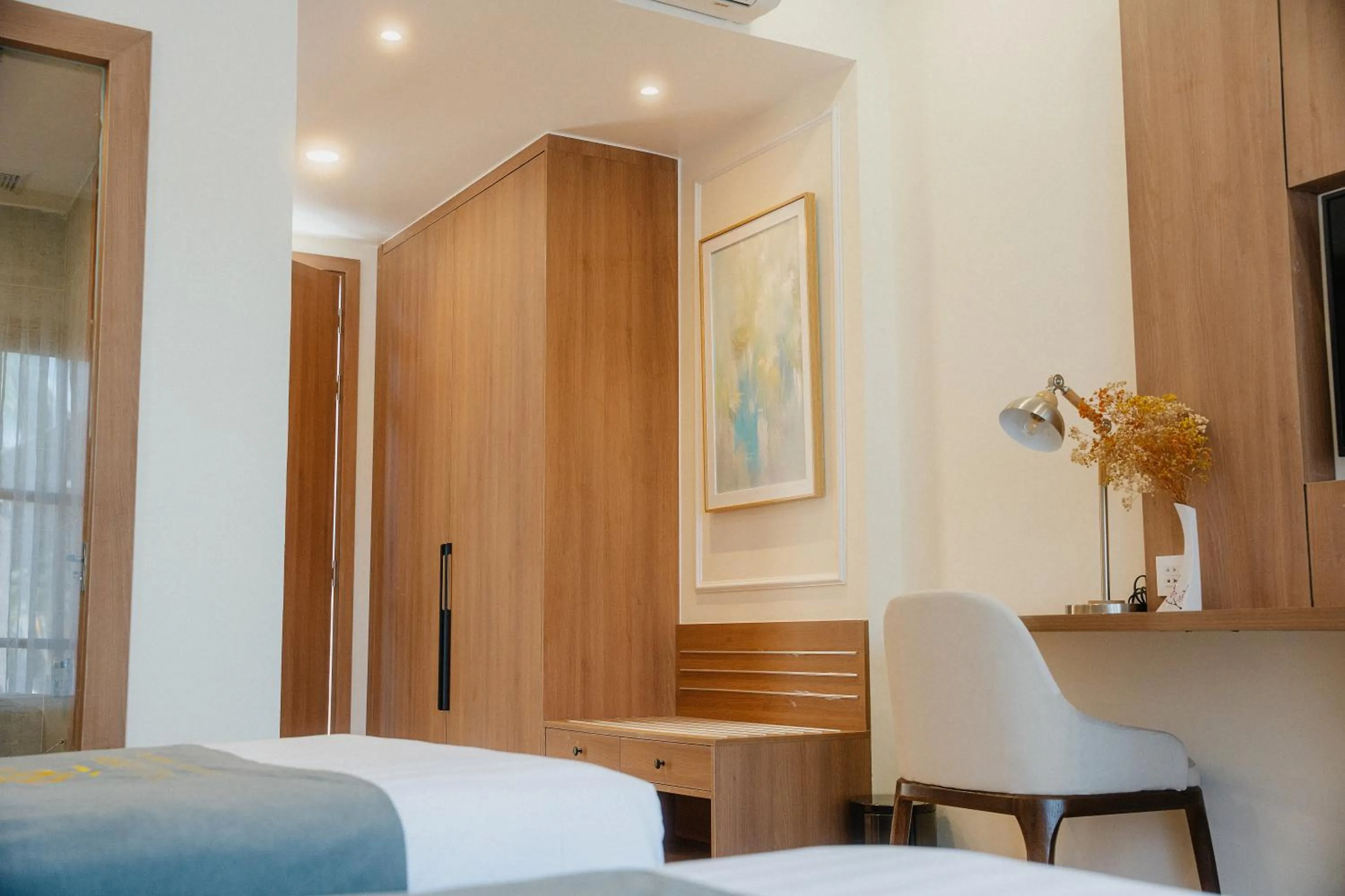 wardrobe, Bed in Villa Oasis