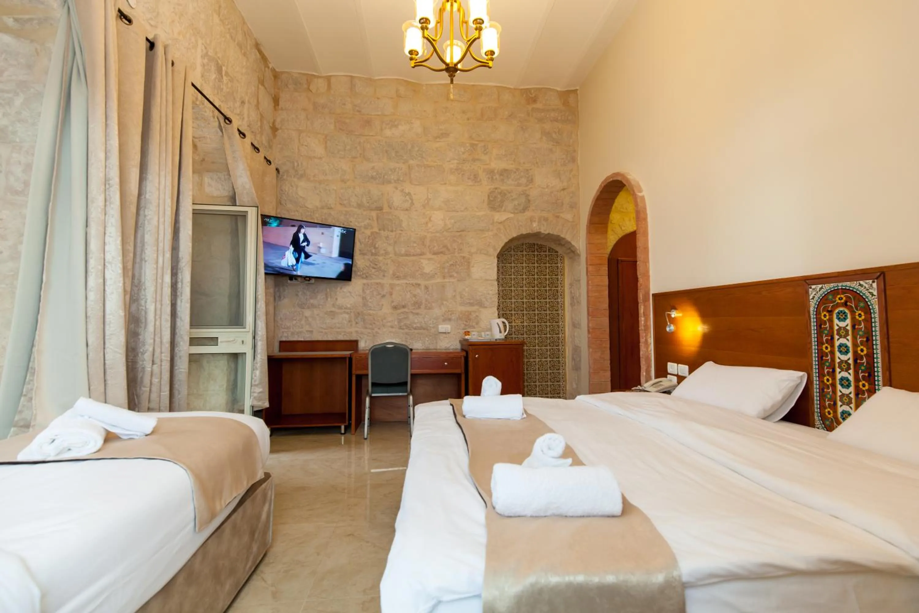 TV and multimedia, Bed in Azzahra Boutique Hotel & Restaurant - Jerusalem