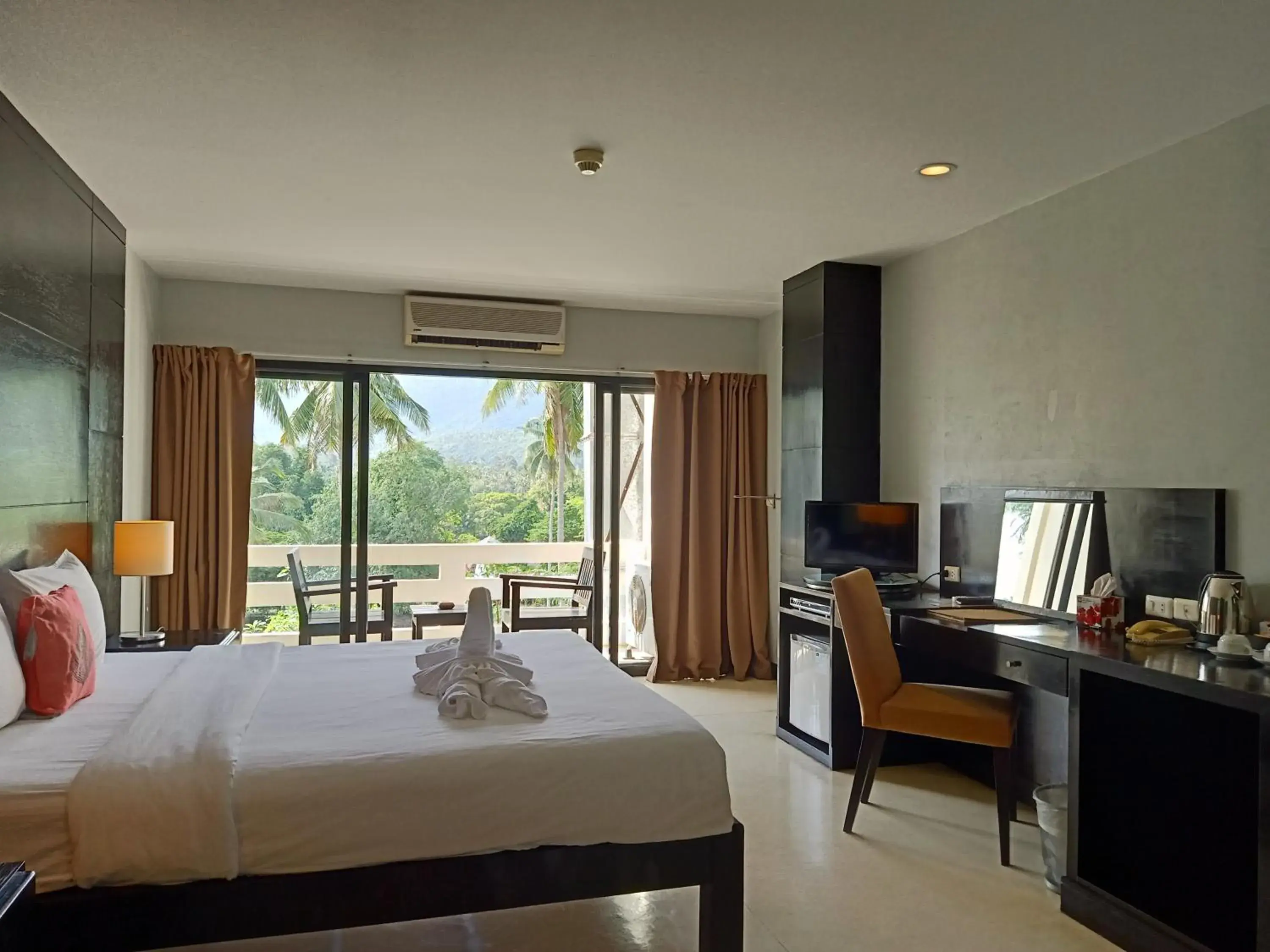 View (from property/room), Bed in Amarin Samui Hotel - SHA Plus Certified View (from property/room), Bed in Amarin Samui Hotel - SHA Plus Certified