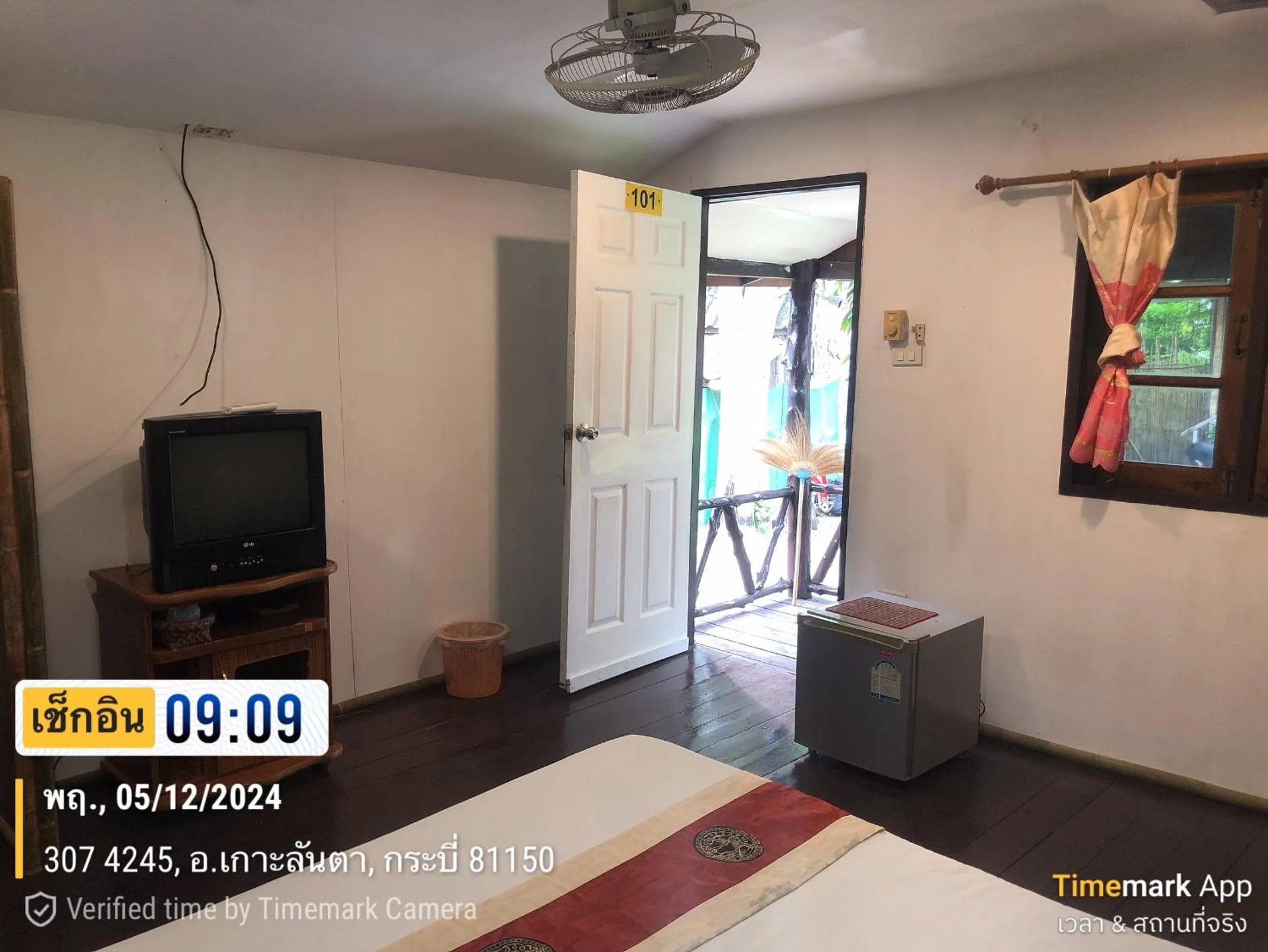 Bed in Moonwalk Lanta Resort