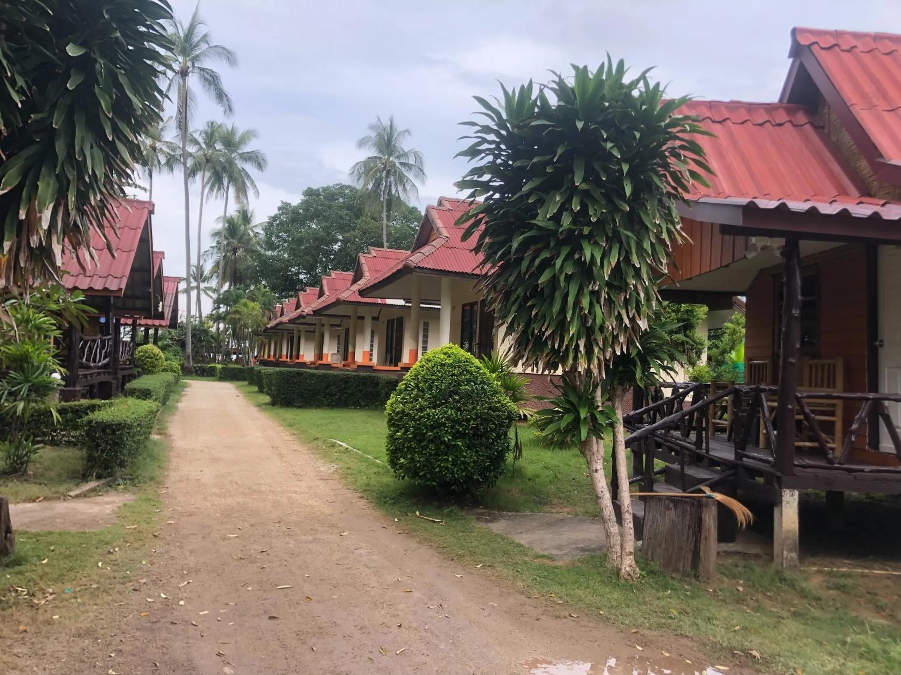 Moonwalk Lanta Resort