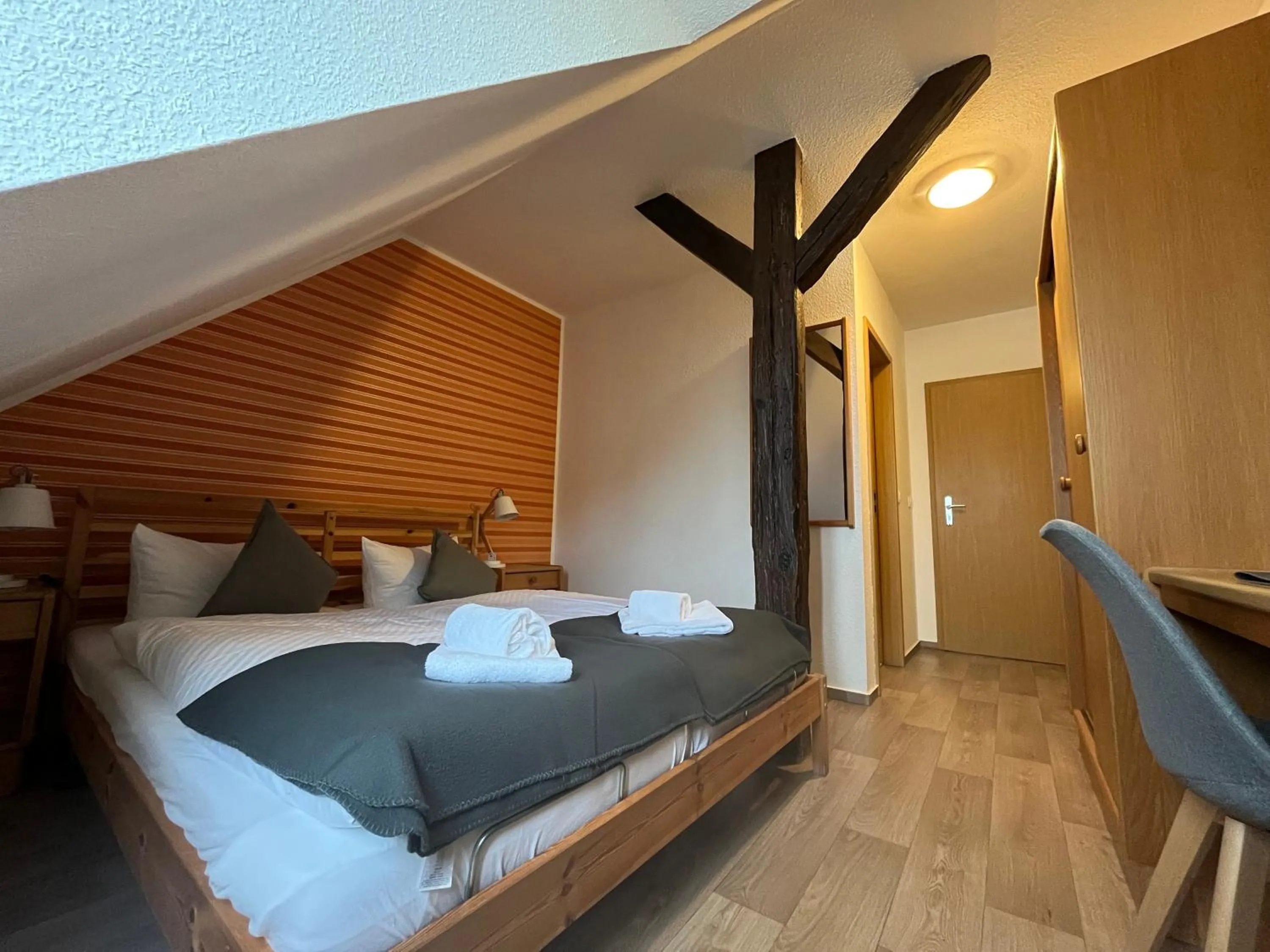 Property building, Bed in Exempel Schlafstuben und Quartier Langer Hals