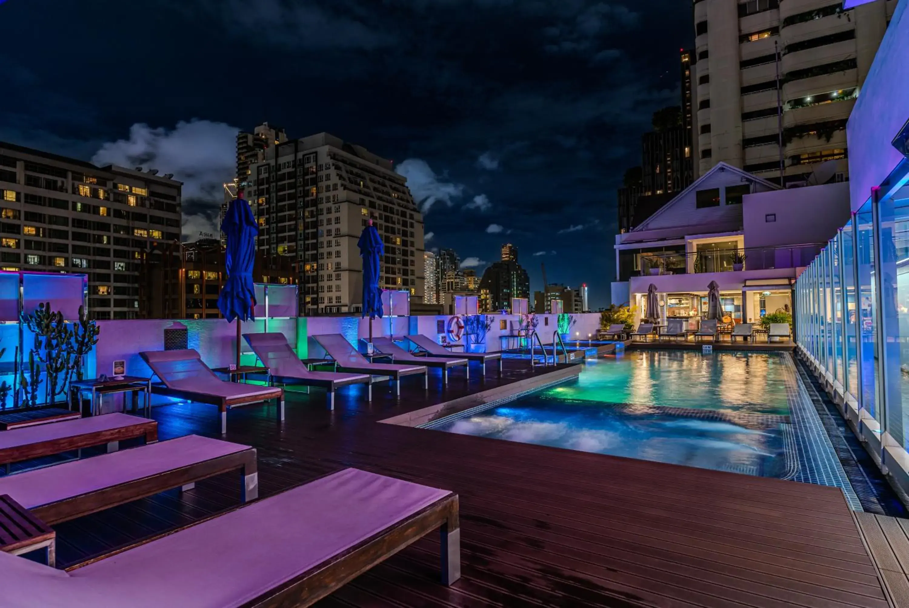 Swimming pool in Night Hotel Bangkok - Sukhumvit 15 Swimming pool in Night Hotel Bangkok - Sukhumvit 15