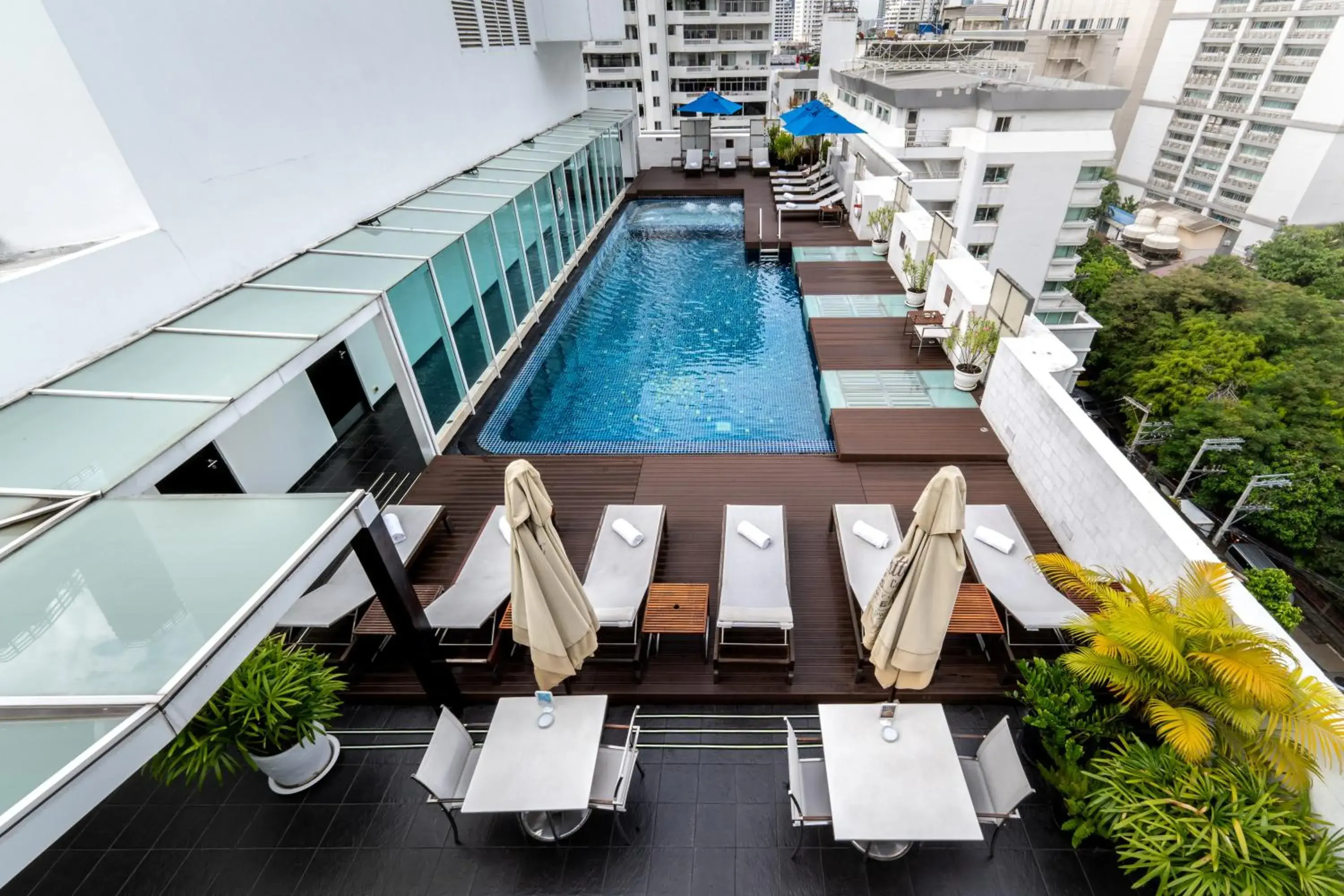 Swimming pool in Night Hotel Bangkok - Sukhumvit 15 Swimming pool in Night Hotel Bangkok - Sukhumvit 15
